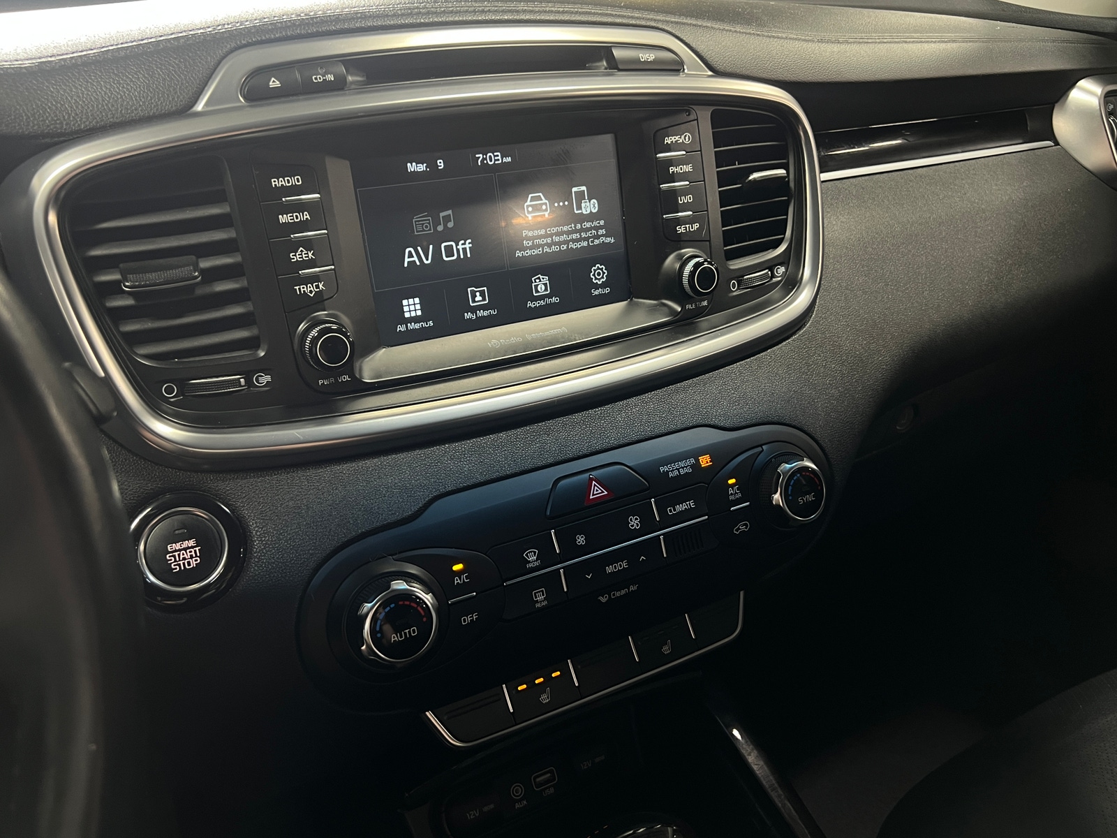 Thumbnail: 2018 Kia Sorento - 3