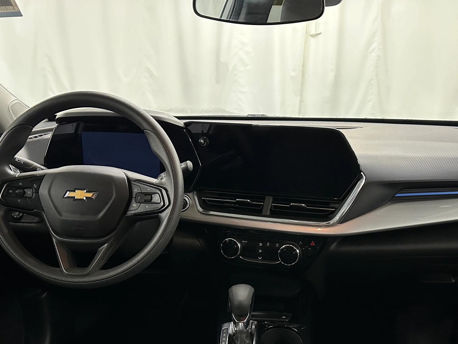 Thumbnail: 2025 Chevrolet Trax - 3