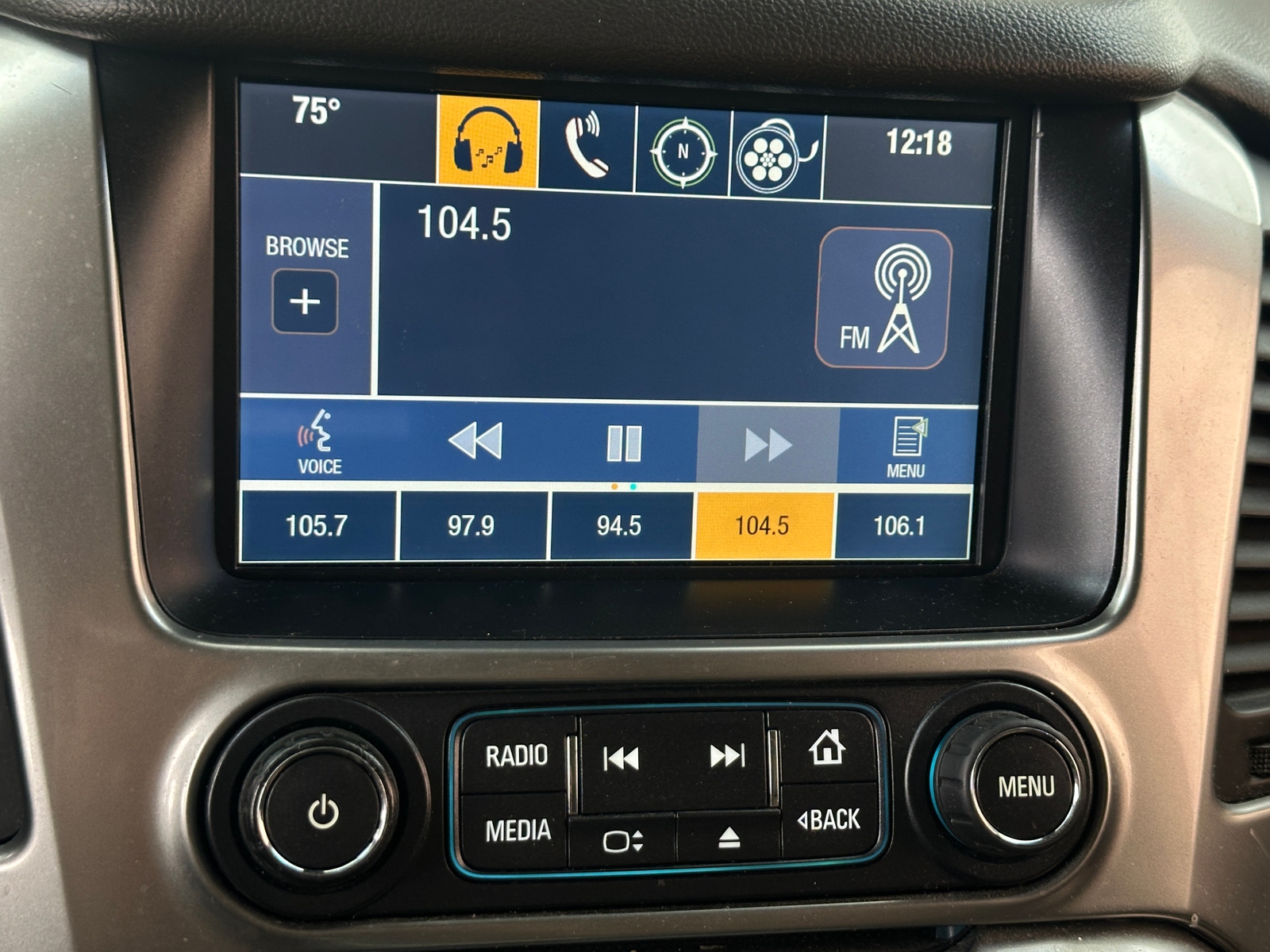 Thumbnail: 2015 Chevrolet Suburban - 3