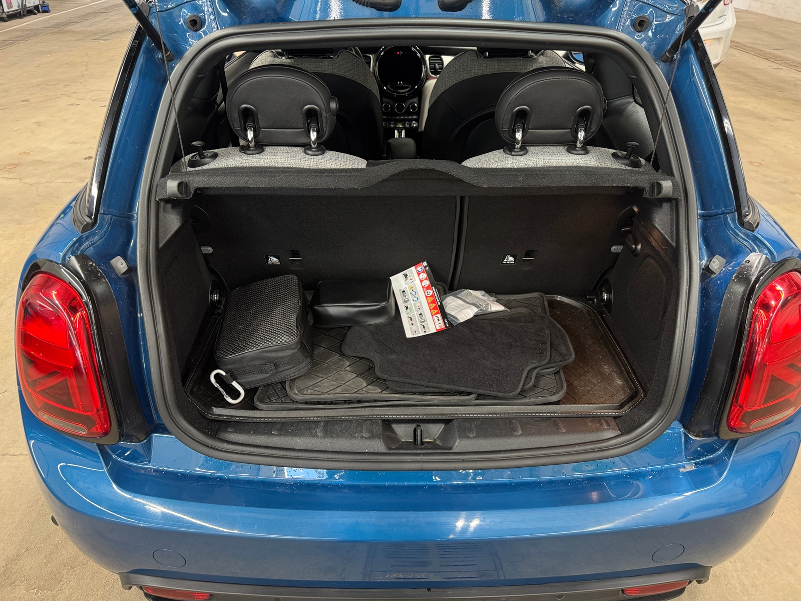 Thumbnail: 2022 MINI Cooper Hardtop - 7