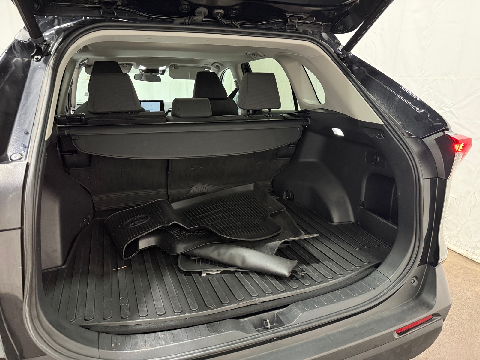 Thumbnail: 2023 Toyota RAV4 - 7