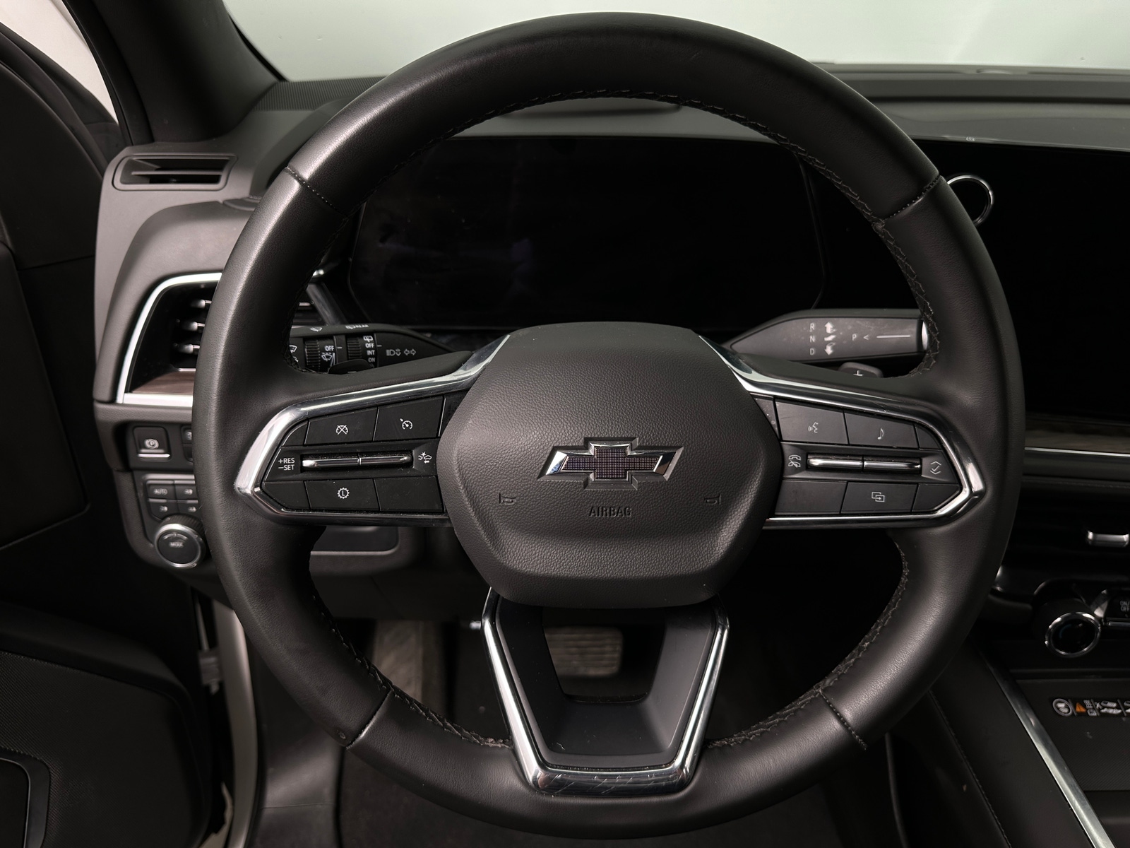 Thumbnail: 2025 Chevrolet Suburban - 4