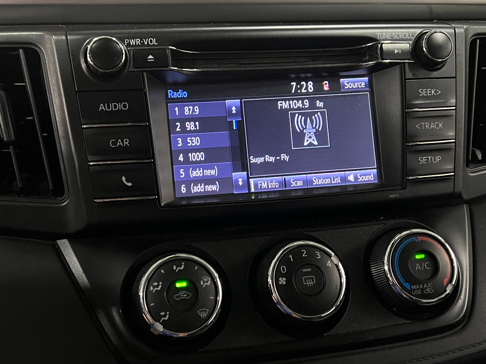 Thumbnail: 2018 Toyota RAV4 - 4