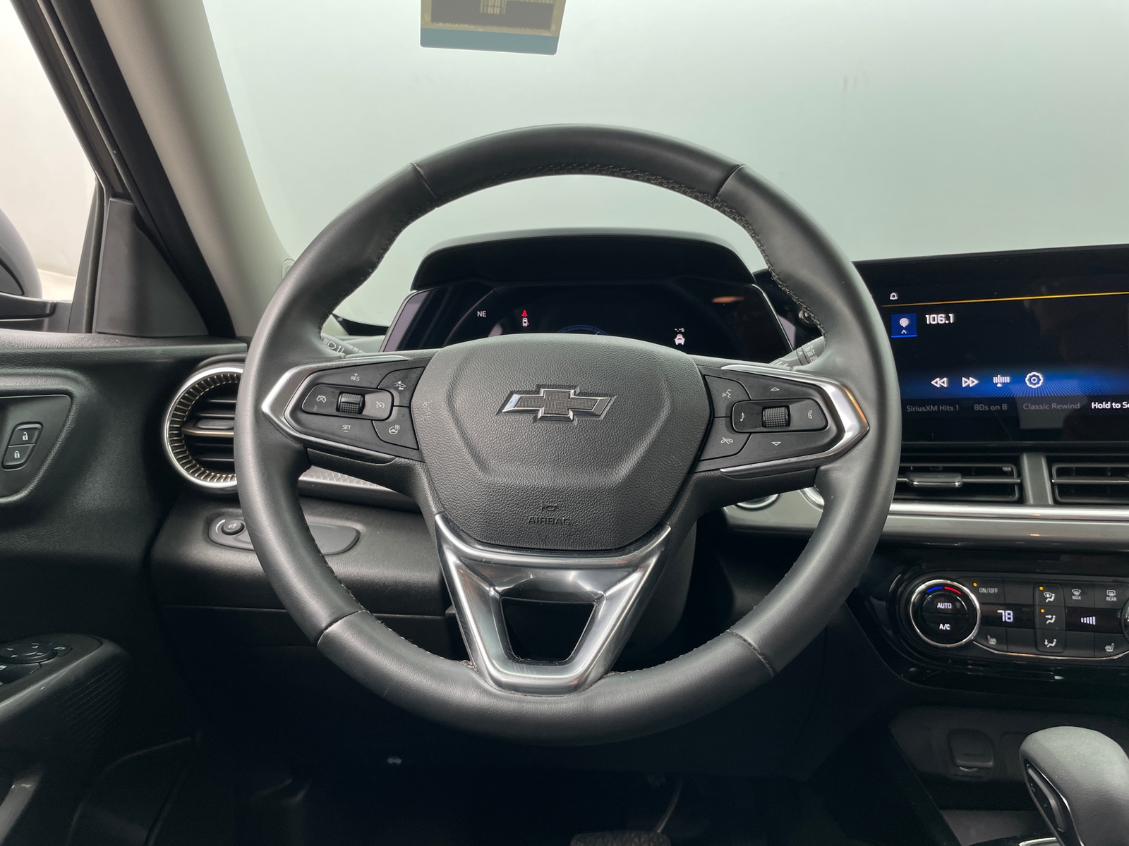 Thumbnail: 2025 Chevrolet Trax - 4