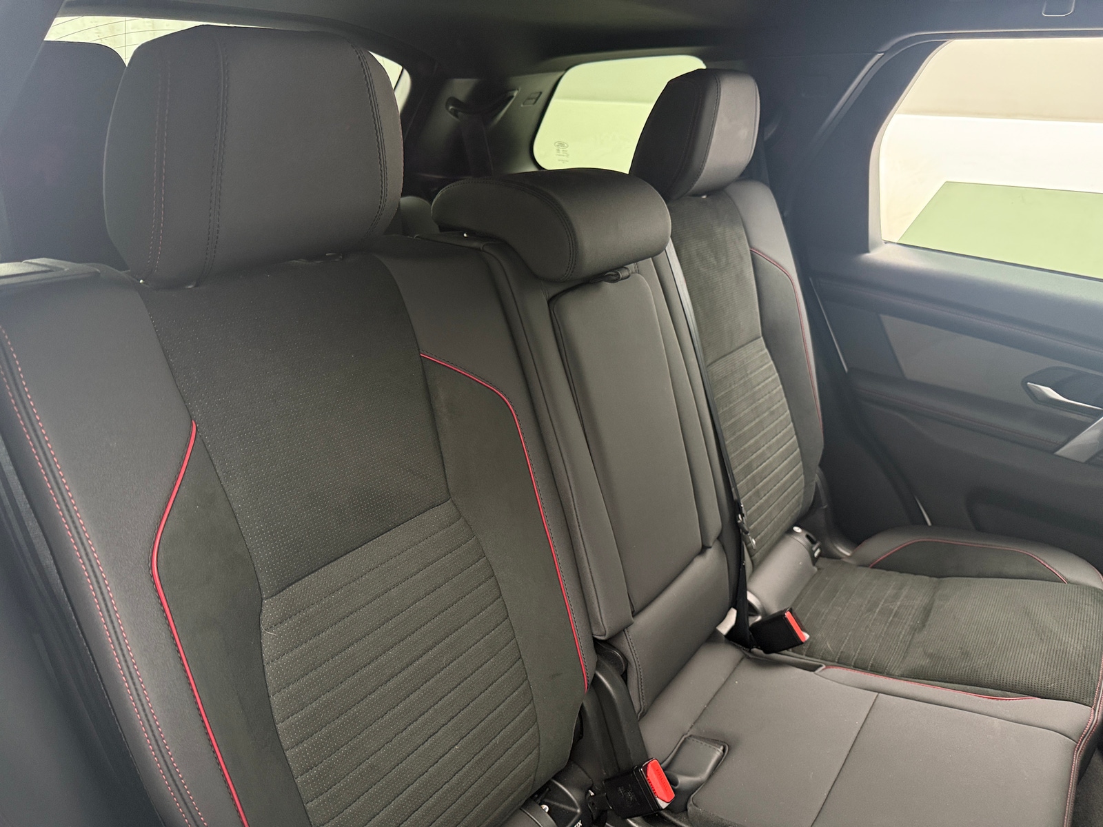 Thumbnail: 2020 Land Rover Discovery Sport - 5