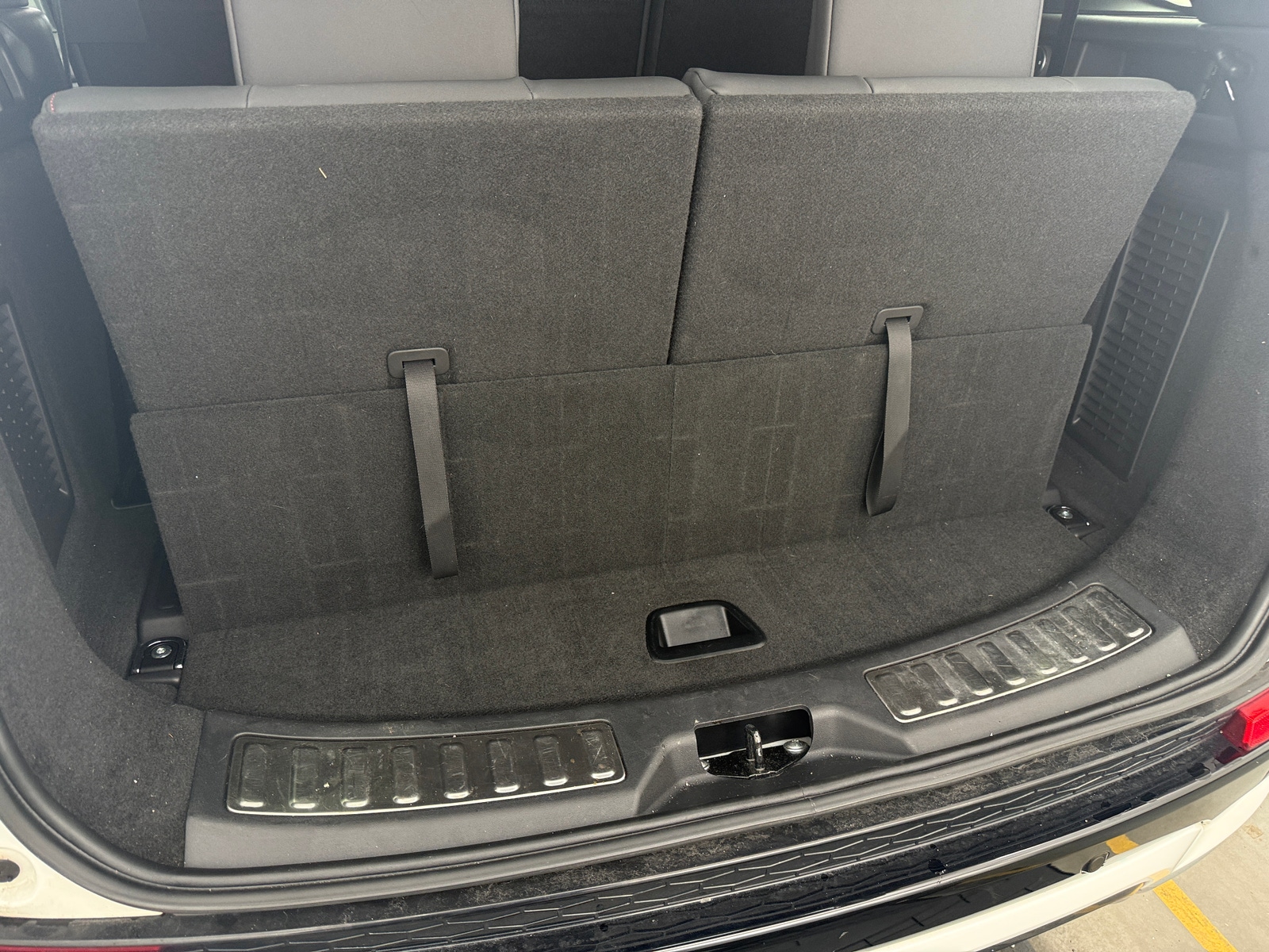 Thumbnail: 2020 Land Rover Discovery Sport - 6