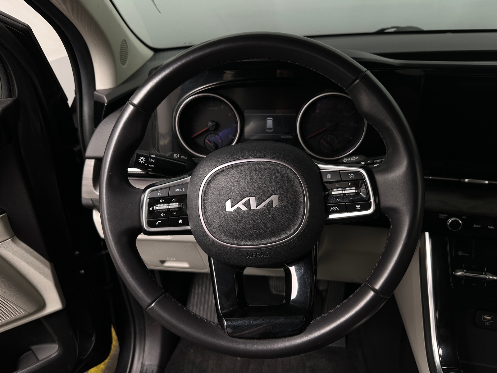 Thumbnail: 2024 Kia Carnival - 4