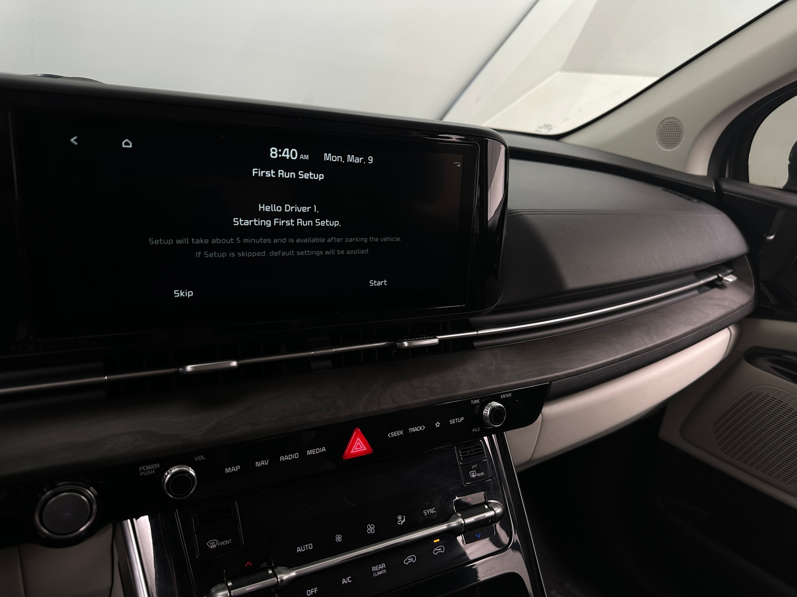 Thumbnail: 2024 Kia Carnival - 3