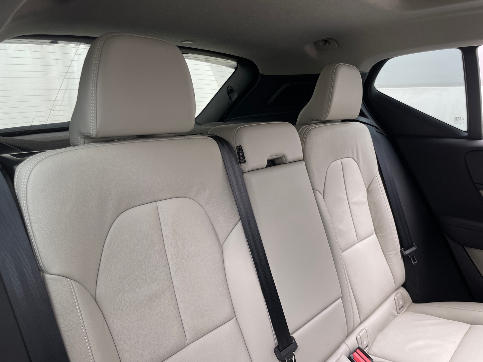 Thumbnail: 2022 Volvo XC40 - 5