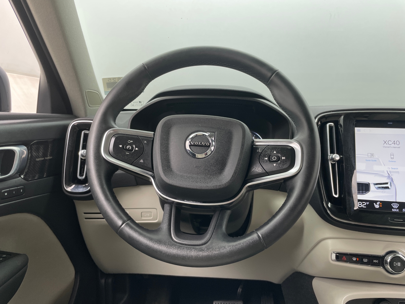 Thumbnail: 2022 Volvo XC40 - 4