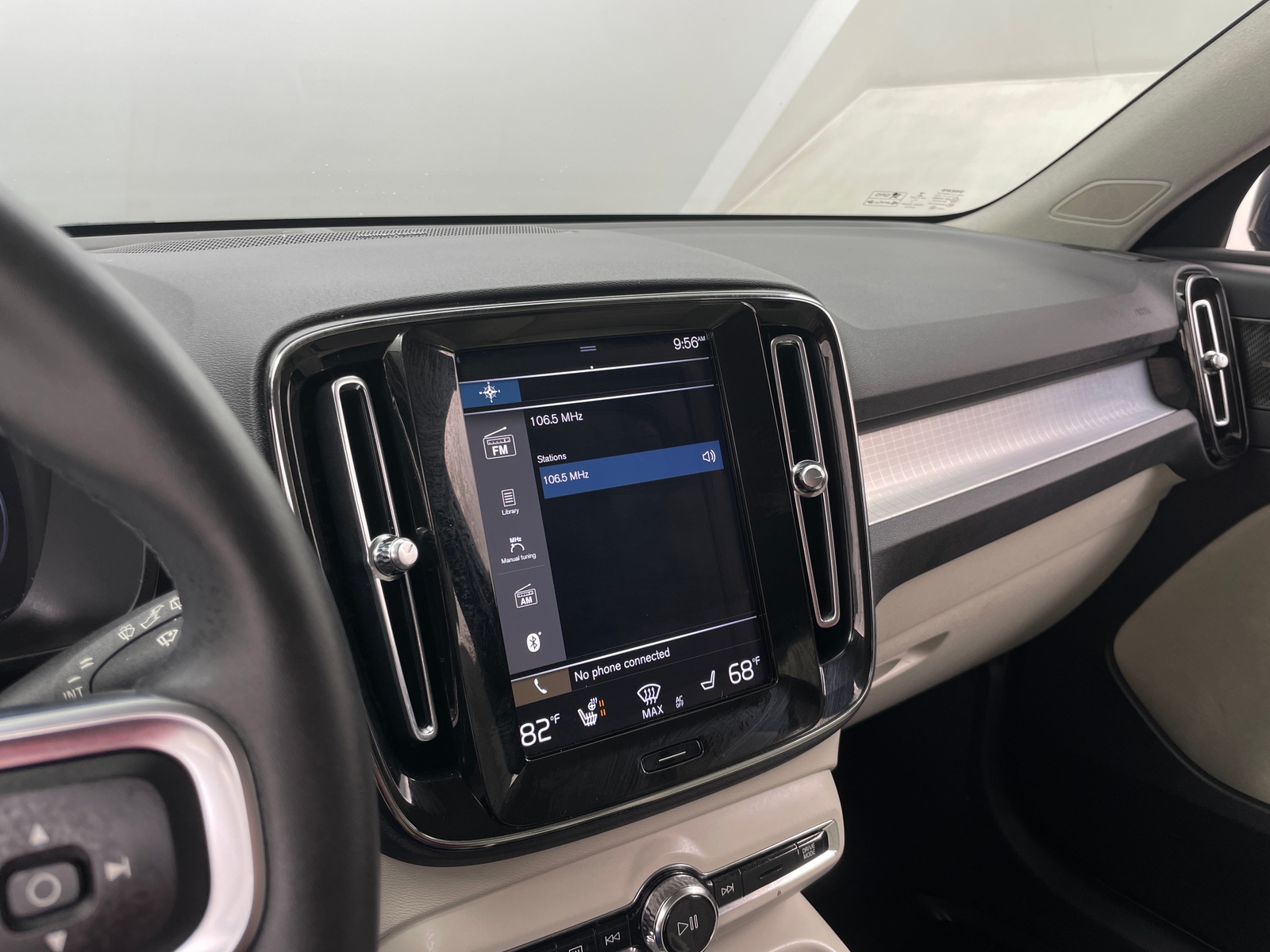 Thumbnail: 2022 Volvo XC40 - 3