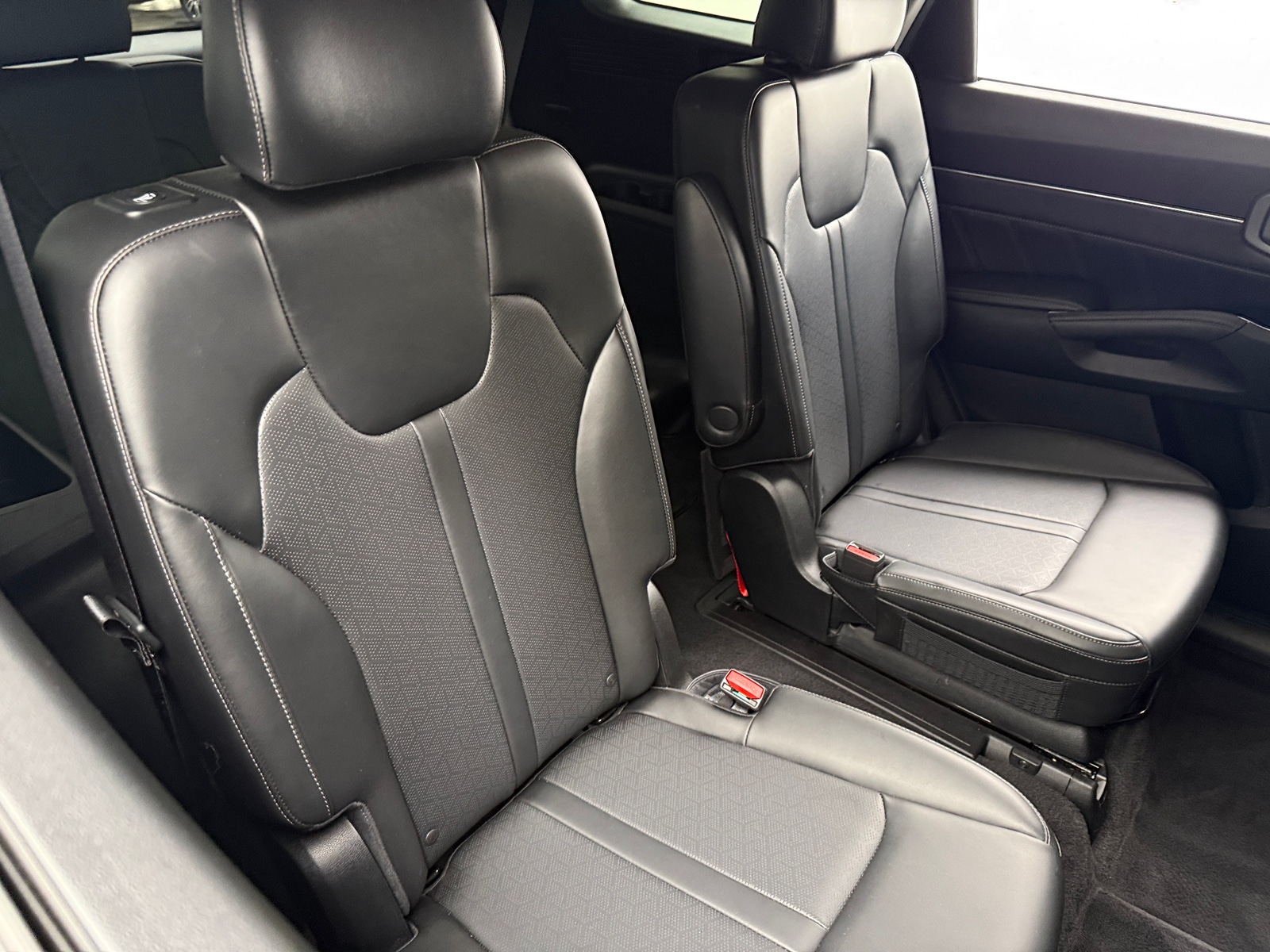 Thumbnail: 2023 Kia Sorento - 5