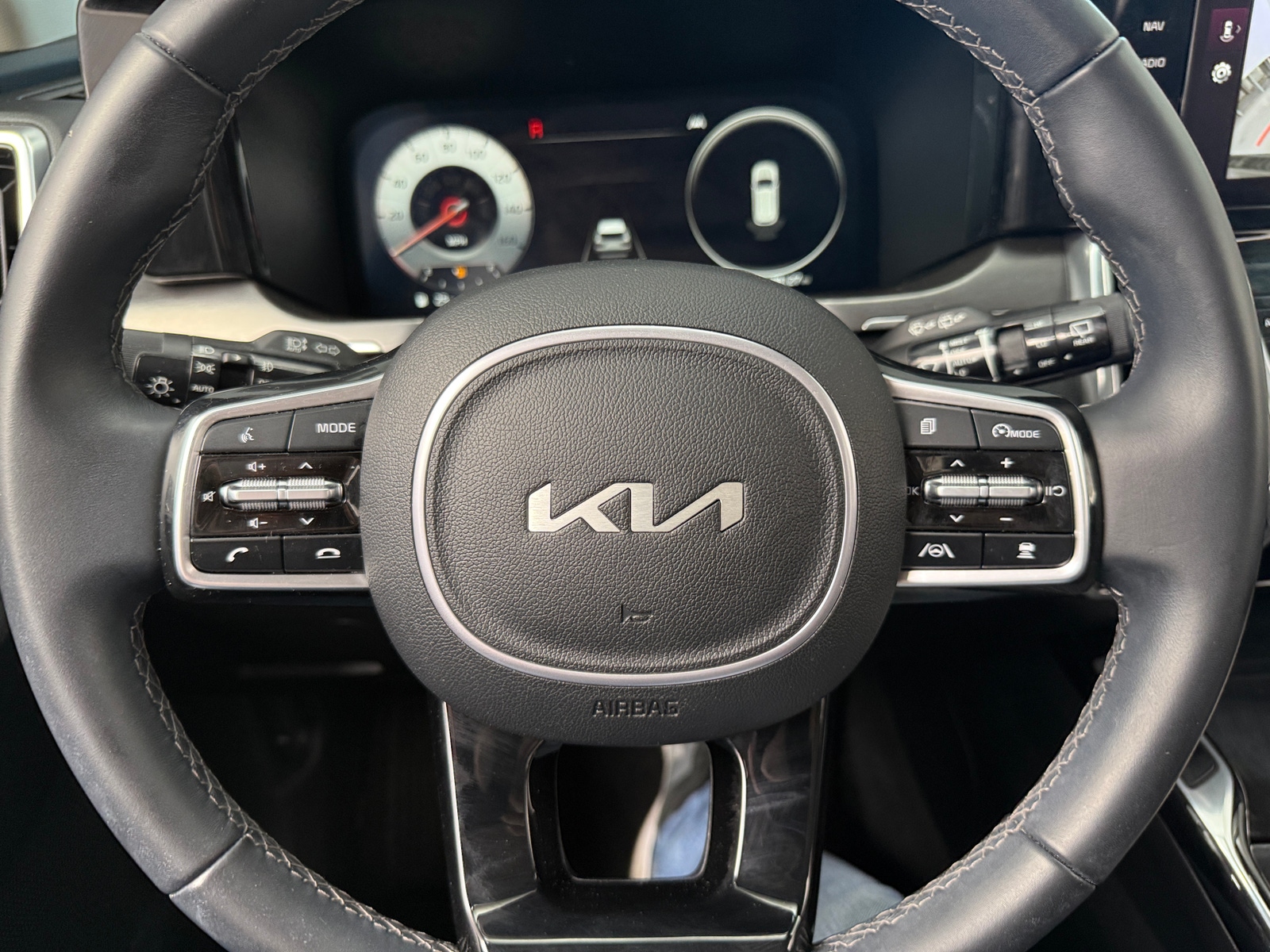 Thumbnail: 2023 Kia Sorento - 4