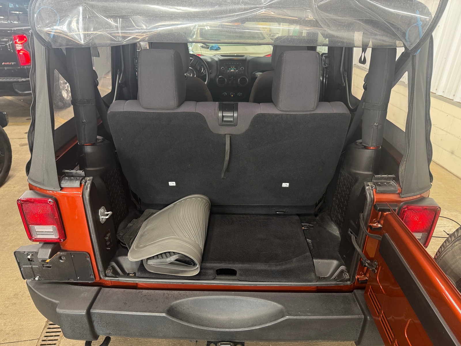 Thumbnail: 2014 Jeep Wrangler - 7