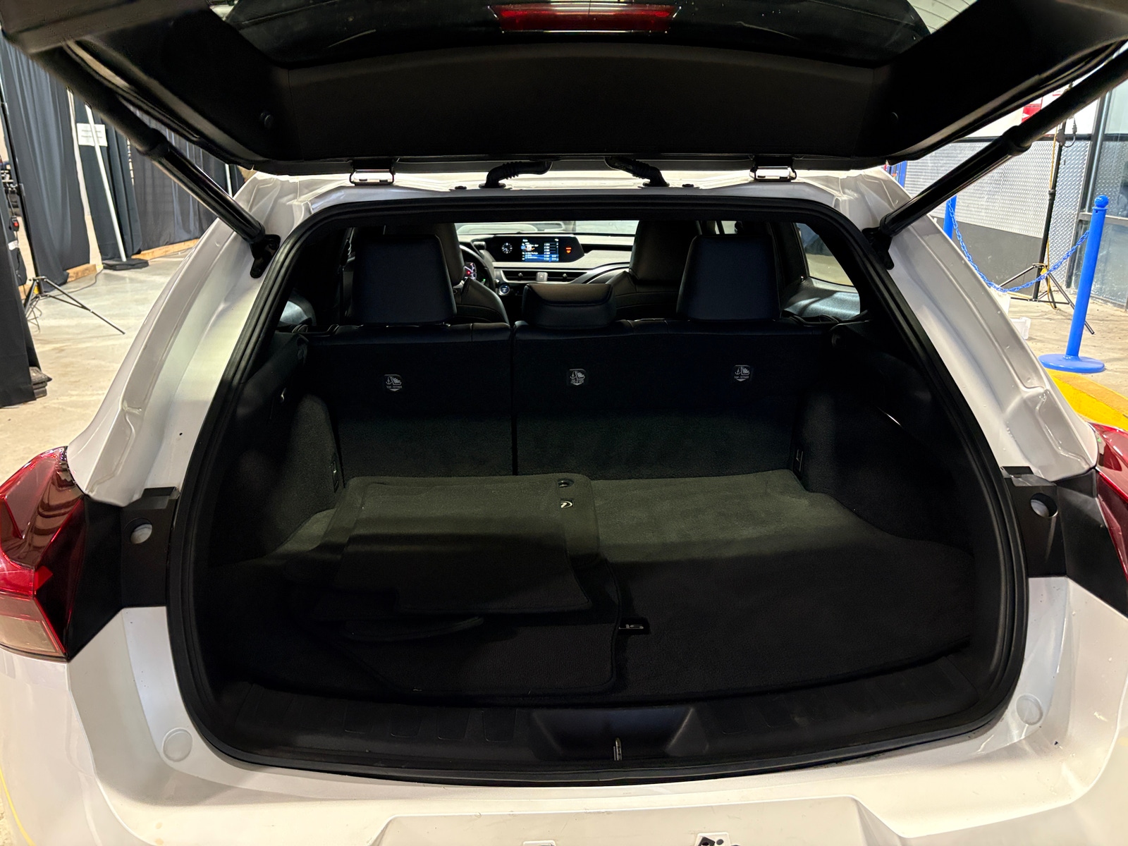 Thumbnail: 2021 Lexus UX - 6