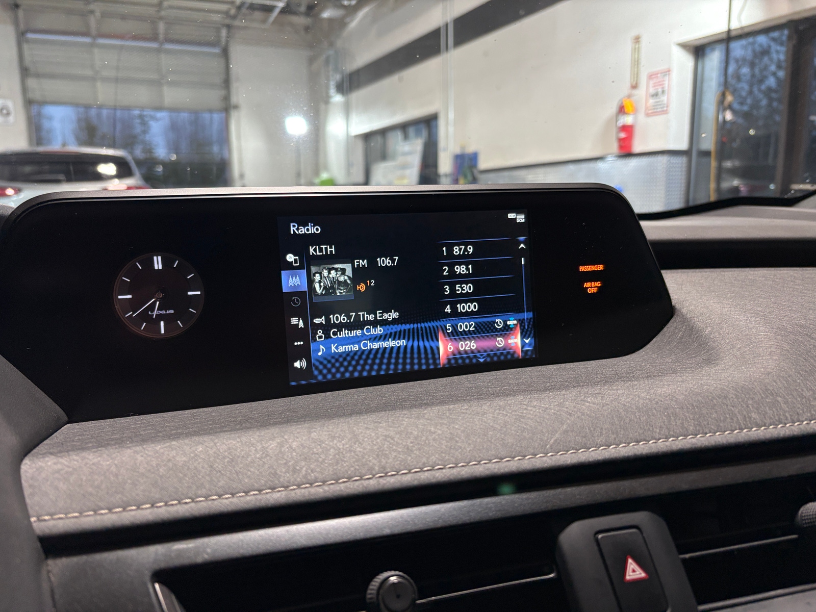 Thumbnail: 2021 Lexus UX - 3