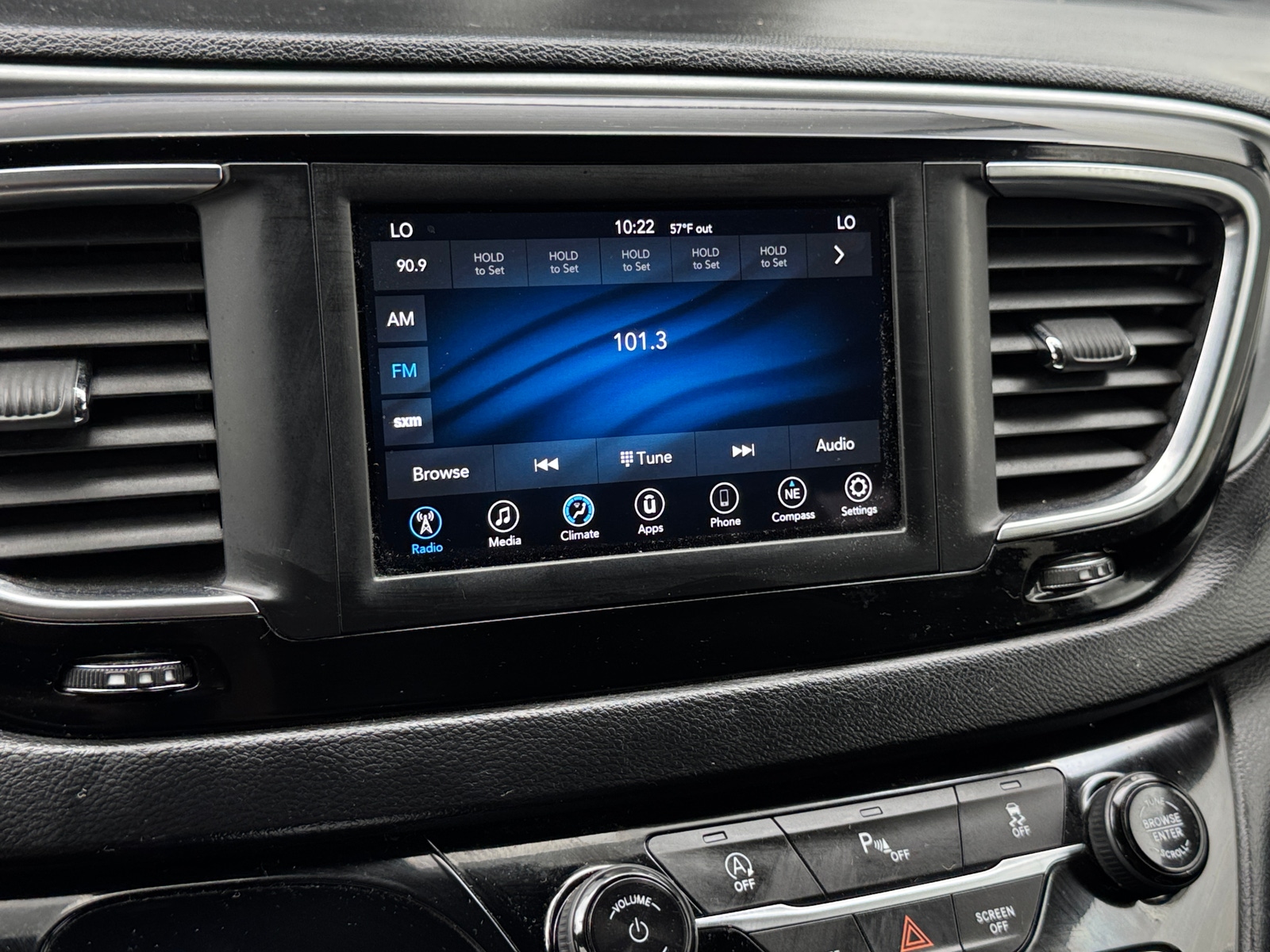 Thumbnail: 2020 Chrysler Pacifica - 4