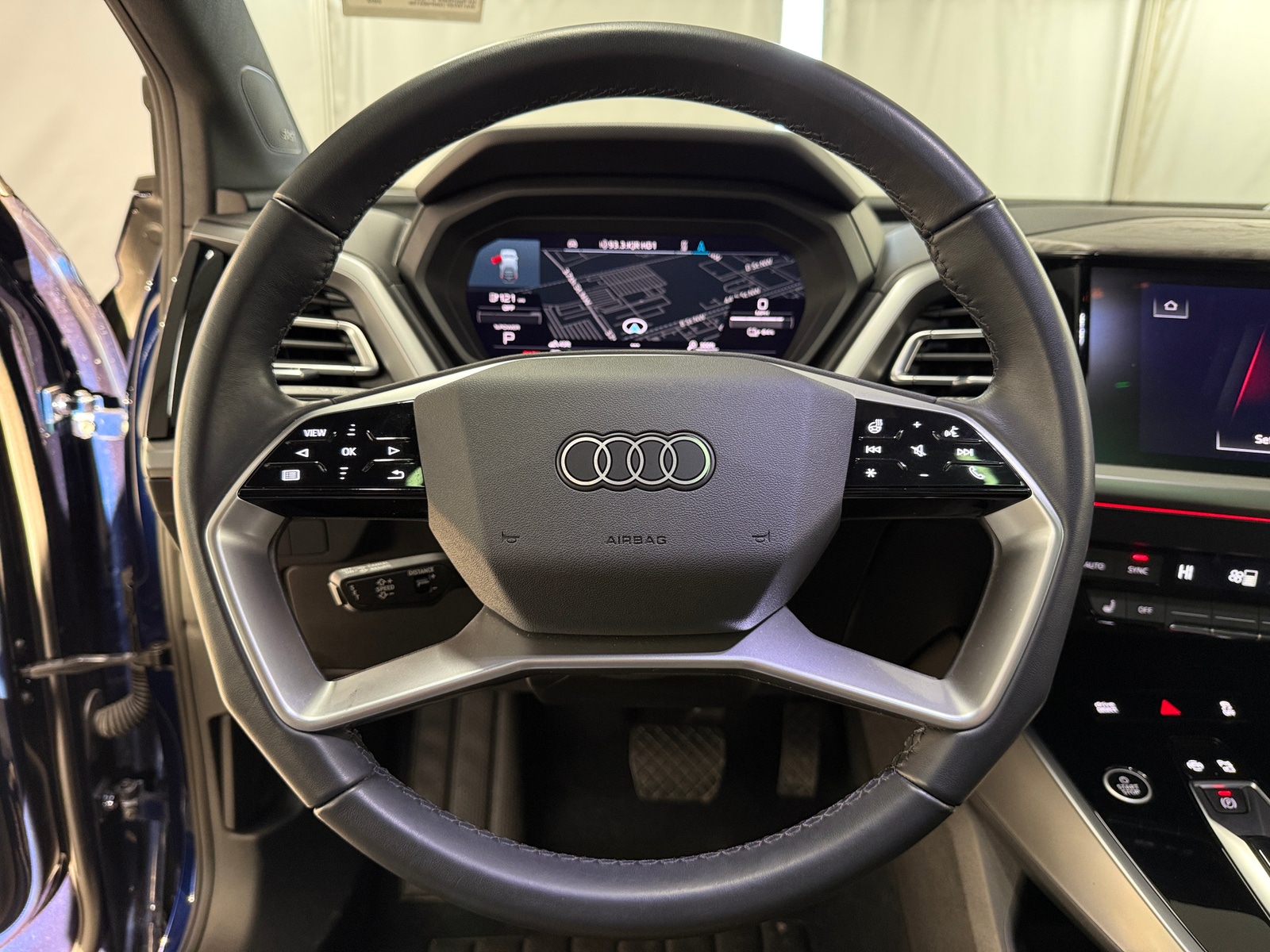 Thumbnail: 2022 Audi Q4 e-tron - 4