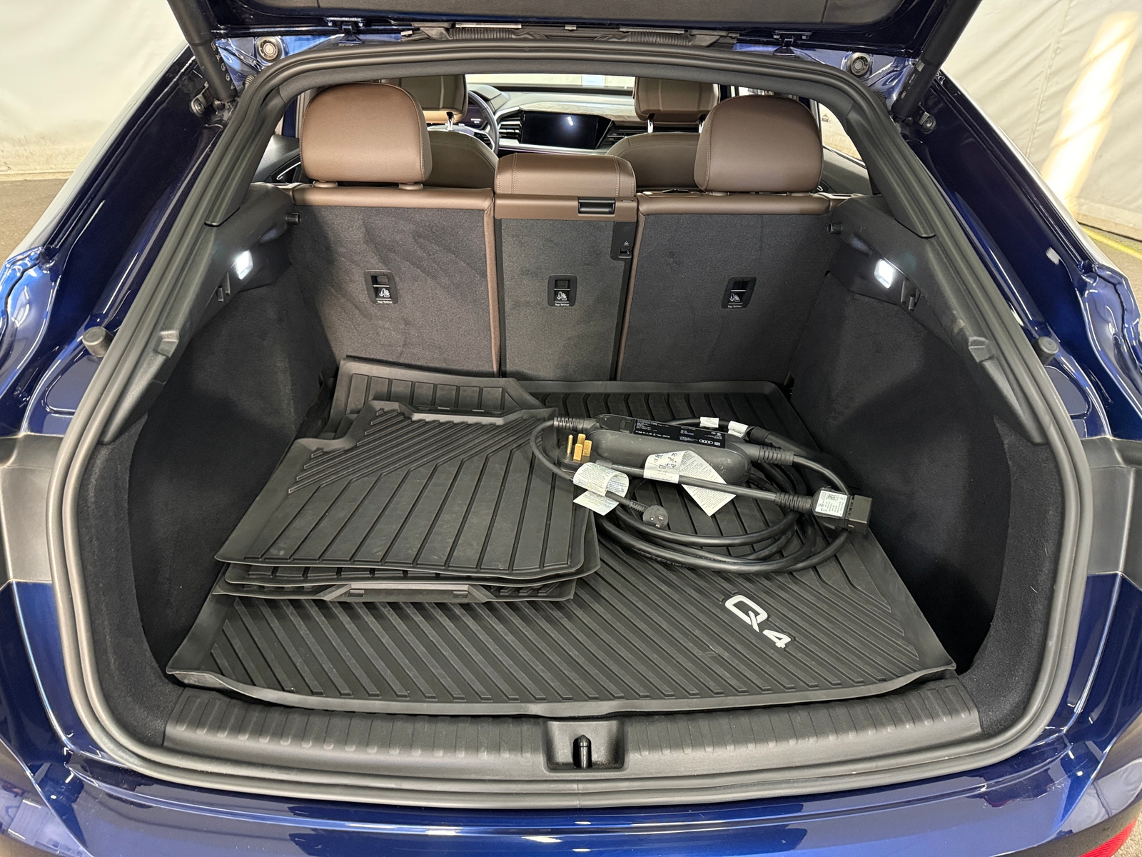 Thumbnail: 2022 Audi Q4 e-tron - 6