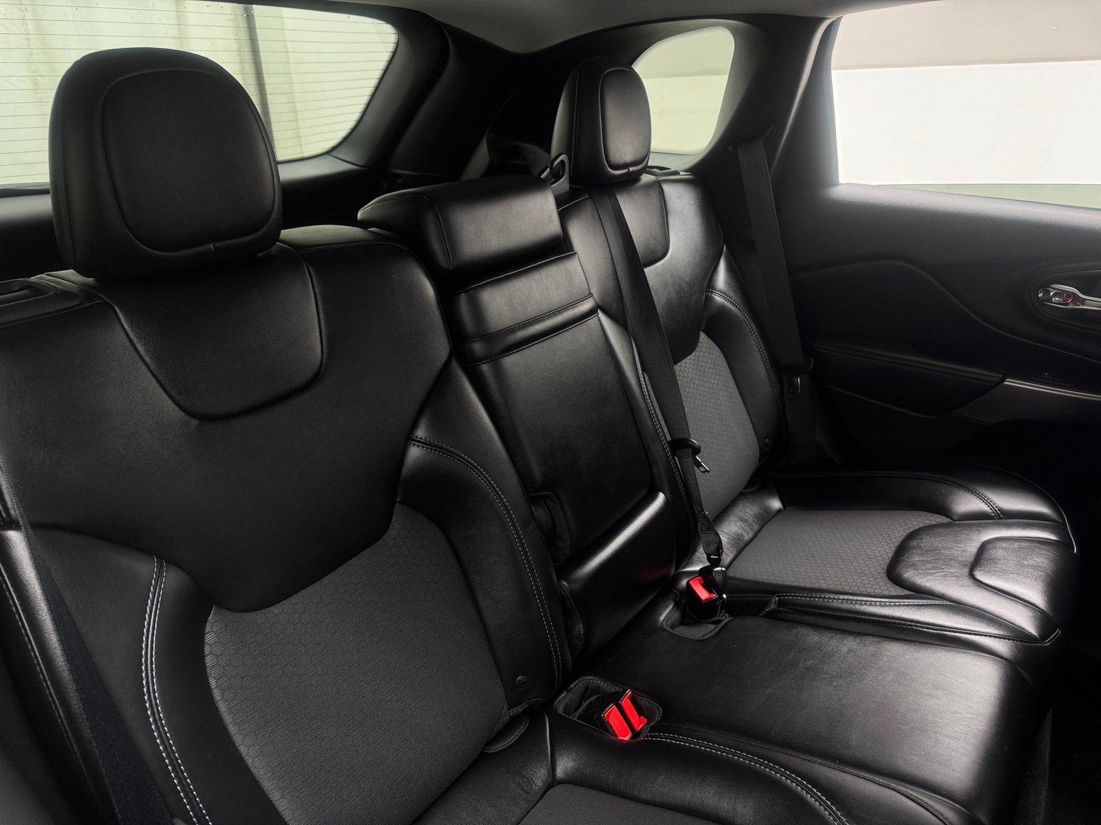 Thumbnail: 2019 Jeep Cherokee - 6