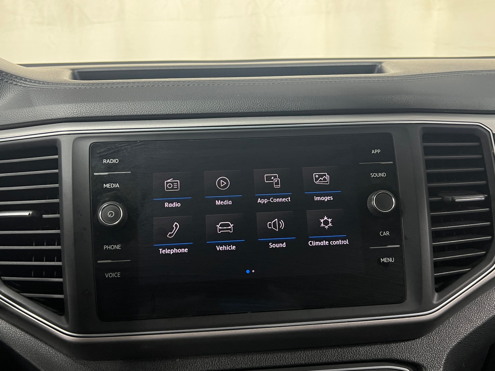 Thumbnail: 2018 Volkswagen Atlas - 3