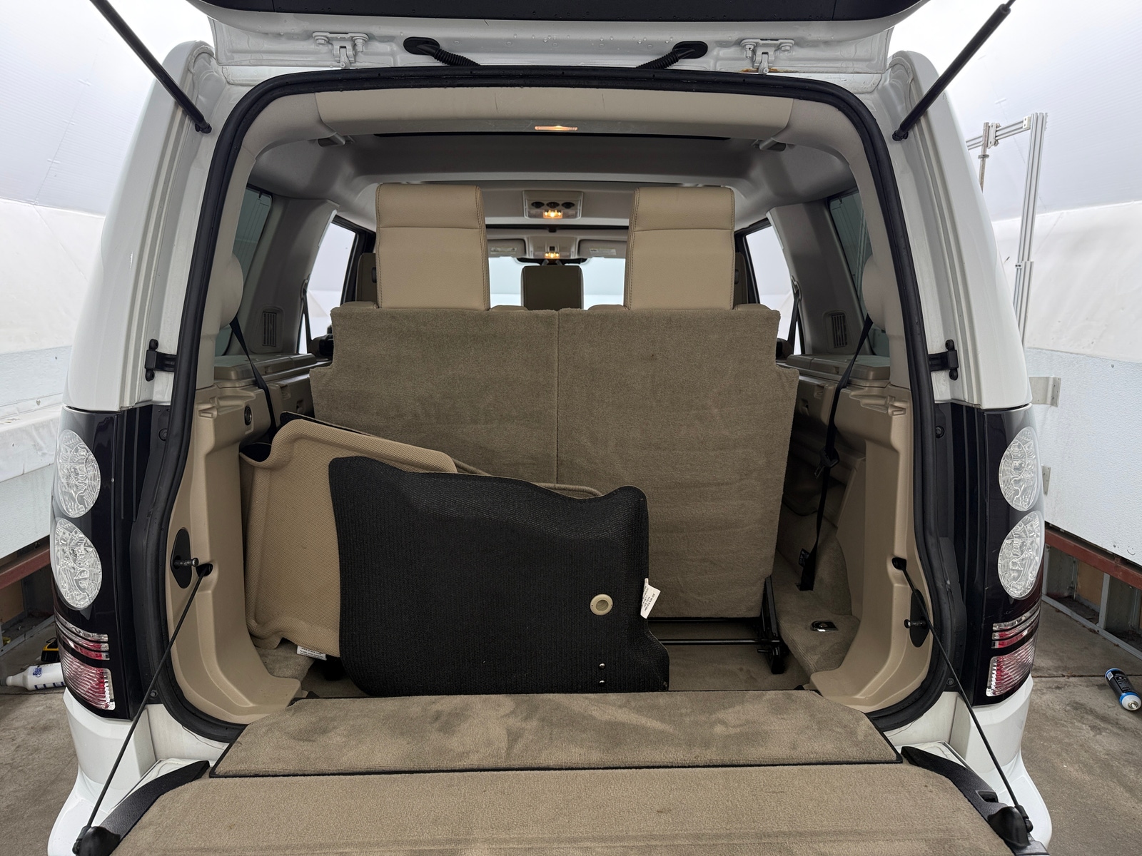 Thumbnail: 2016 Land Rover LR4 - 6