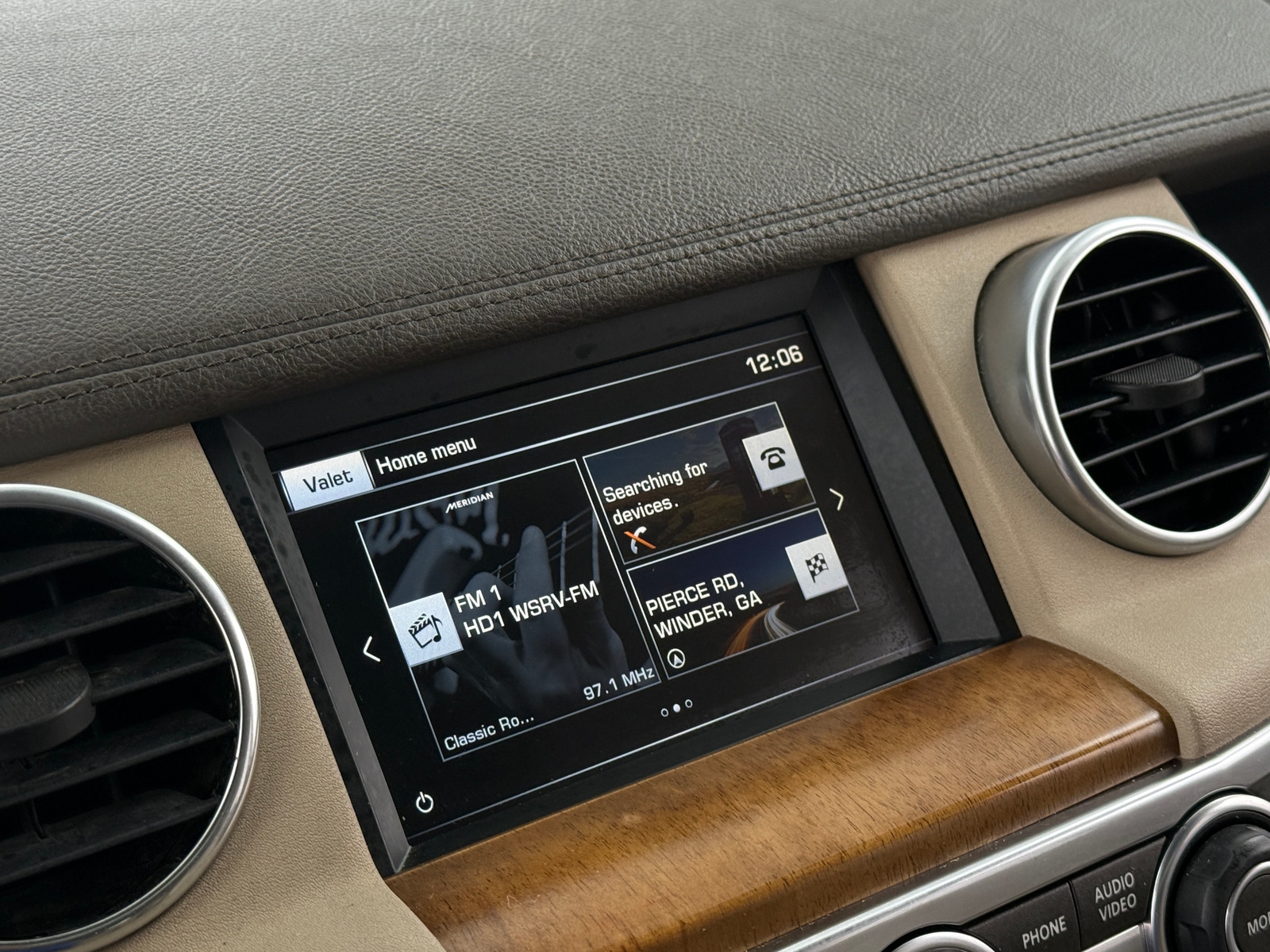 Thumbnail: 2016 Land Rover LR4 - 3