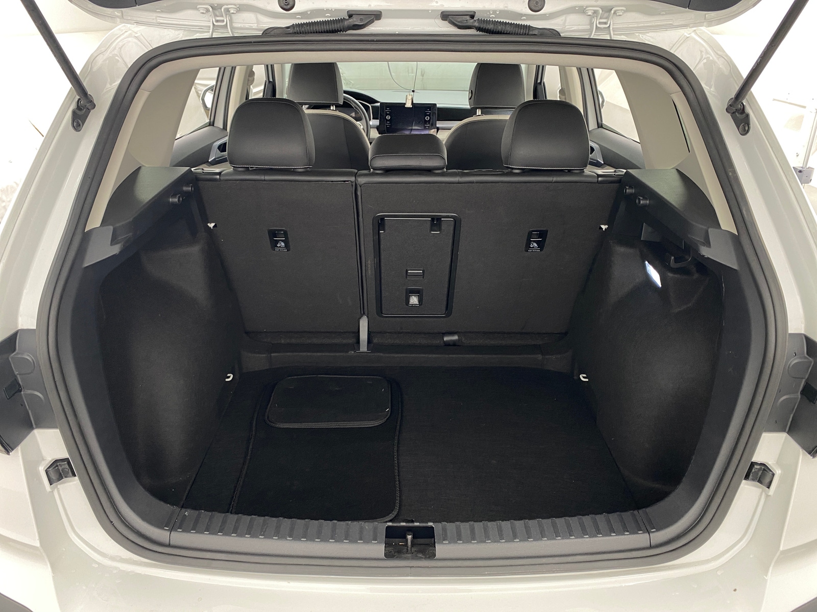 Thumbnail: 2025 Volkswagen Taos - 6