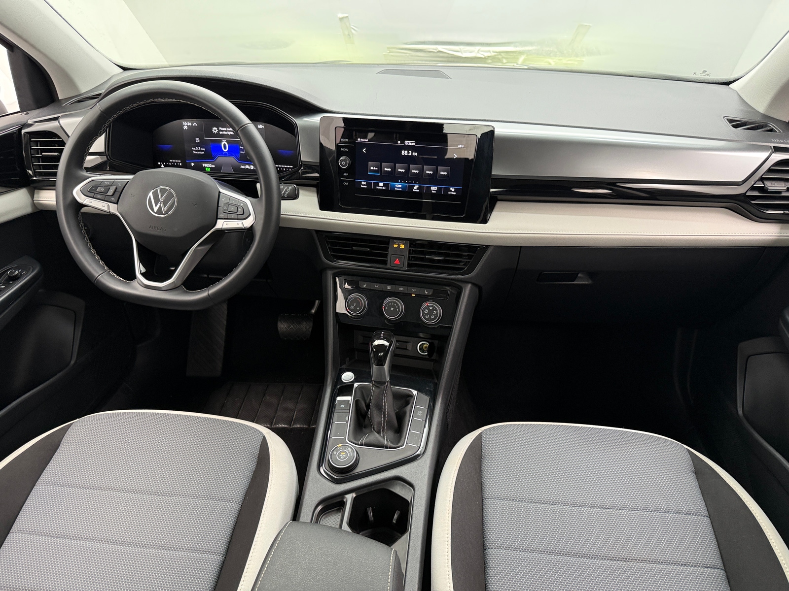 Thumbnail: 2025 Volkswagen Taos - 3