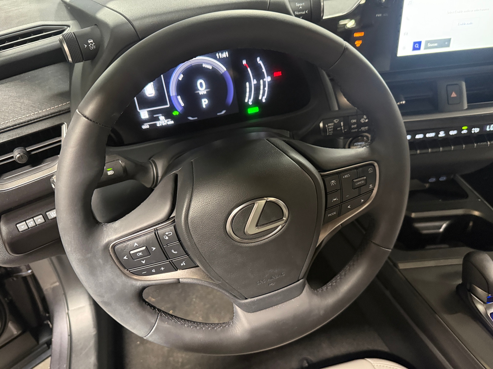 Thumbnail: 2025 Lexus UX - 4