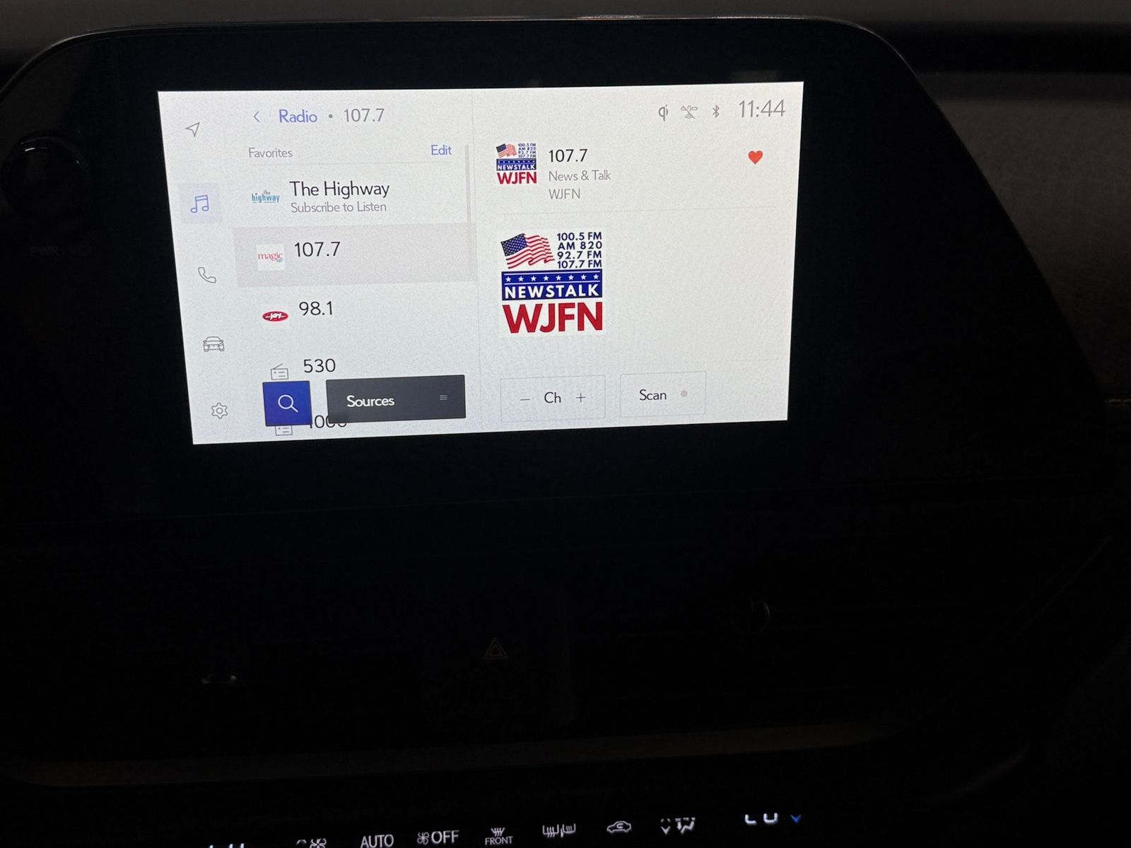 Thumbnail: 2025 Lexus UX - 3