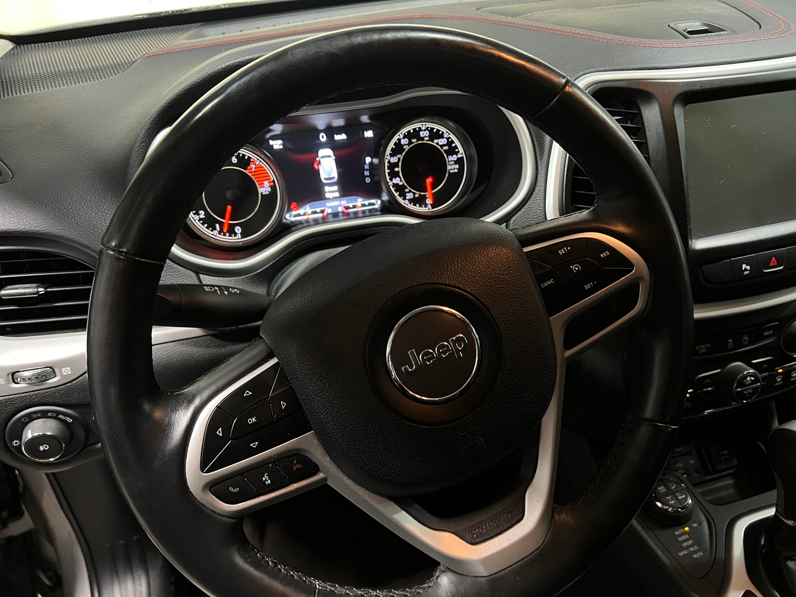 Thumbnail: 2018 Jeep Cherokee - 4