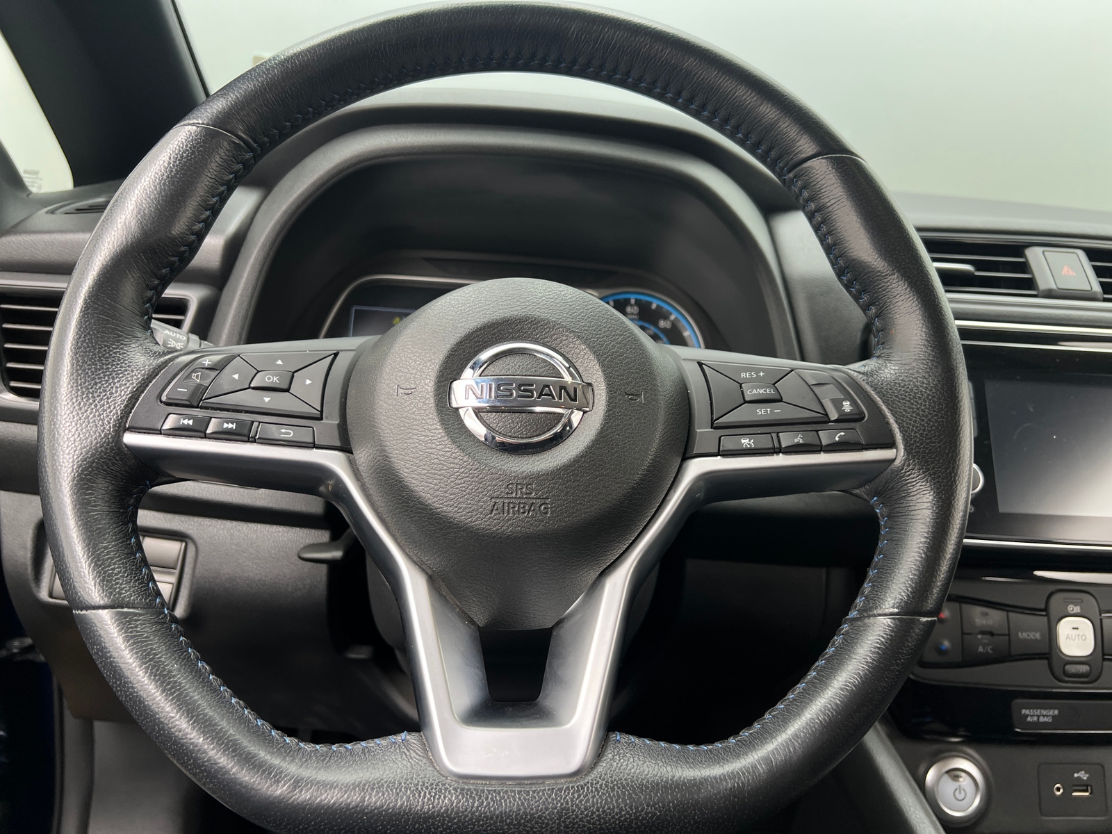 Thumbnail: 2018 Nissan Leaf - 5