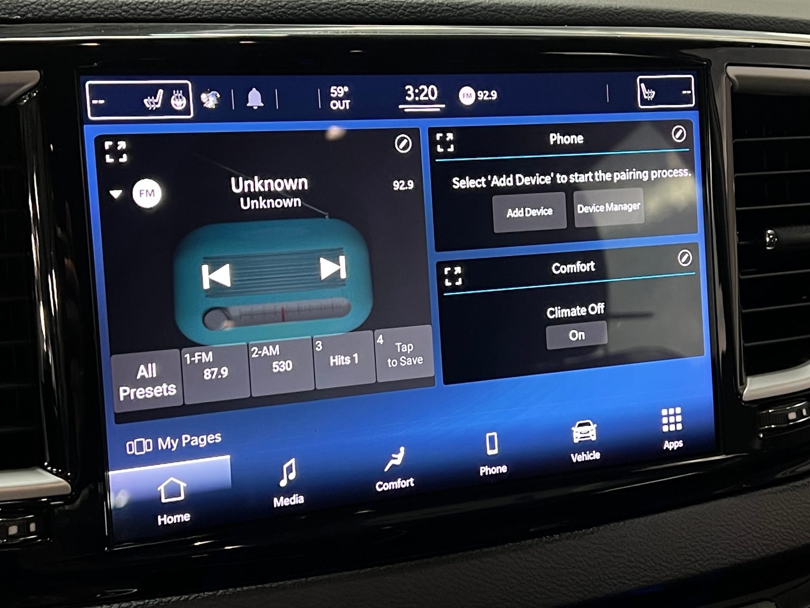 Thumbnail: 2021 Chrysler Pacifica - 3