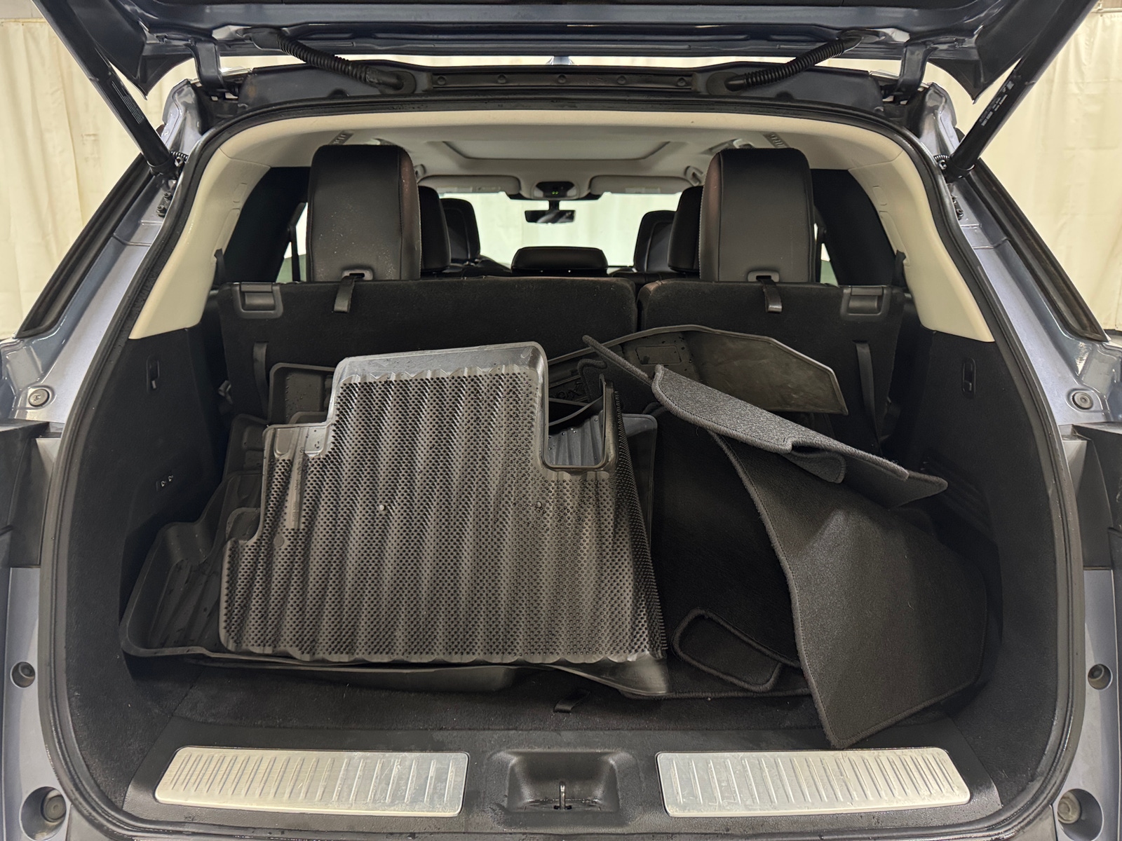 Thumbnail: 2023 INFINITI QX60 - 6