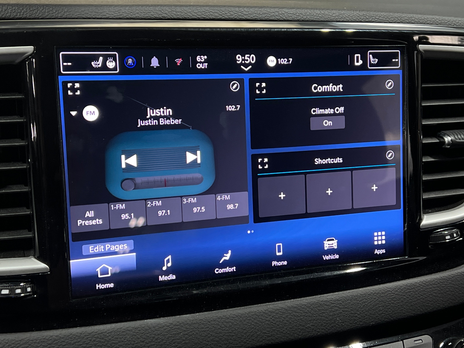 Thumbnail: 2025 Chrysler Pacifica - 3