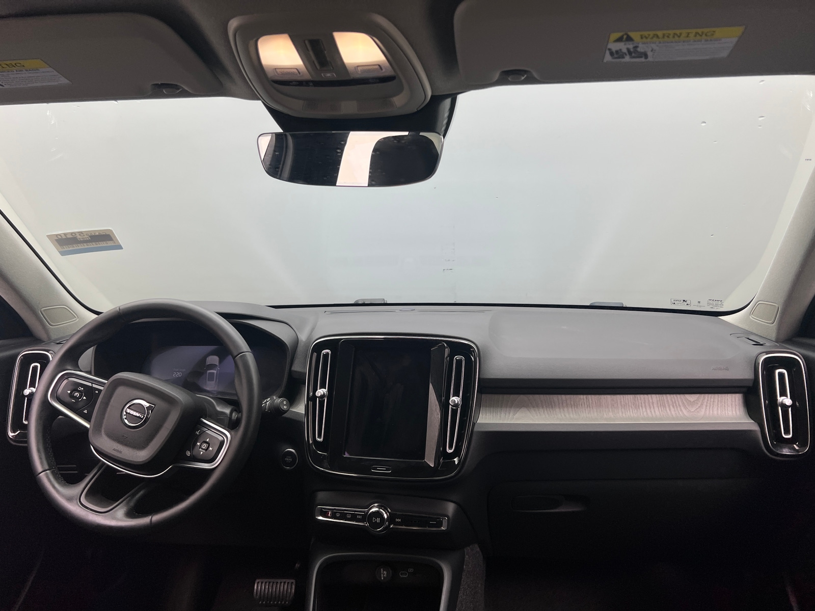 Thumbnail: 2025 Volvo XC40 - 2