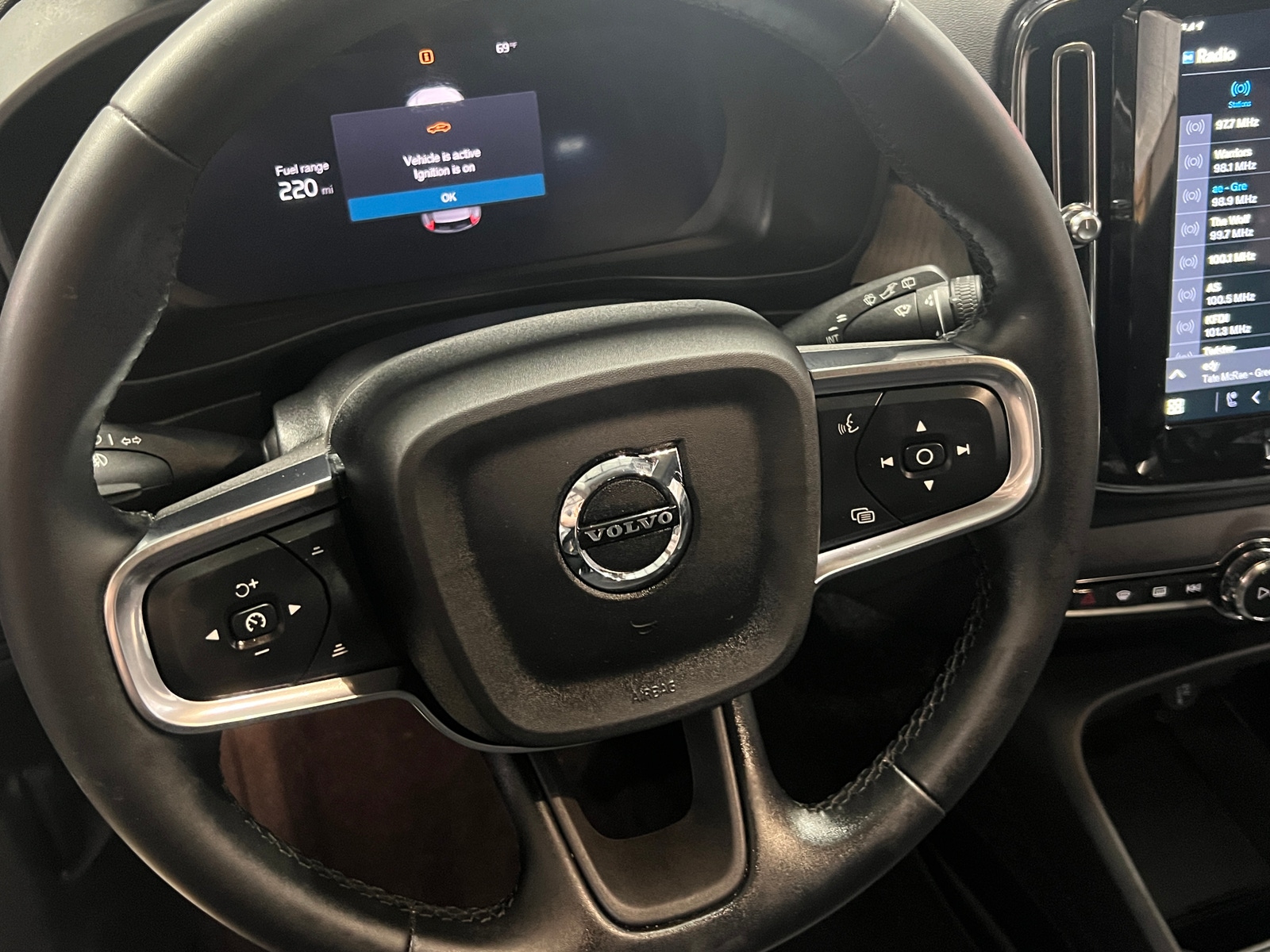 Thumbnail: 2025 Volvo XC40 - 4