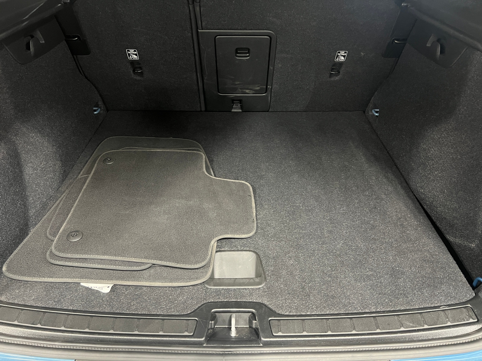 Thumbnail: 2025 Volvo XC40 - 6