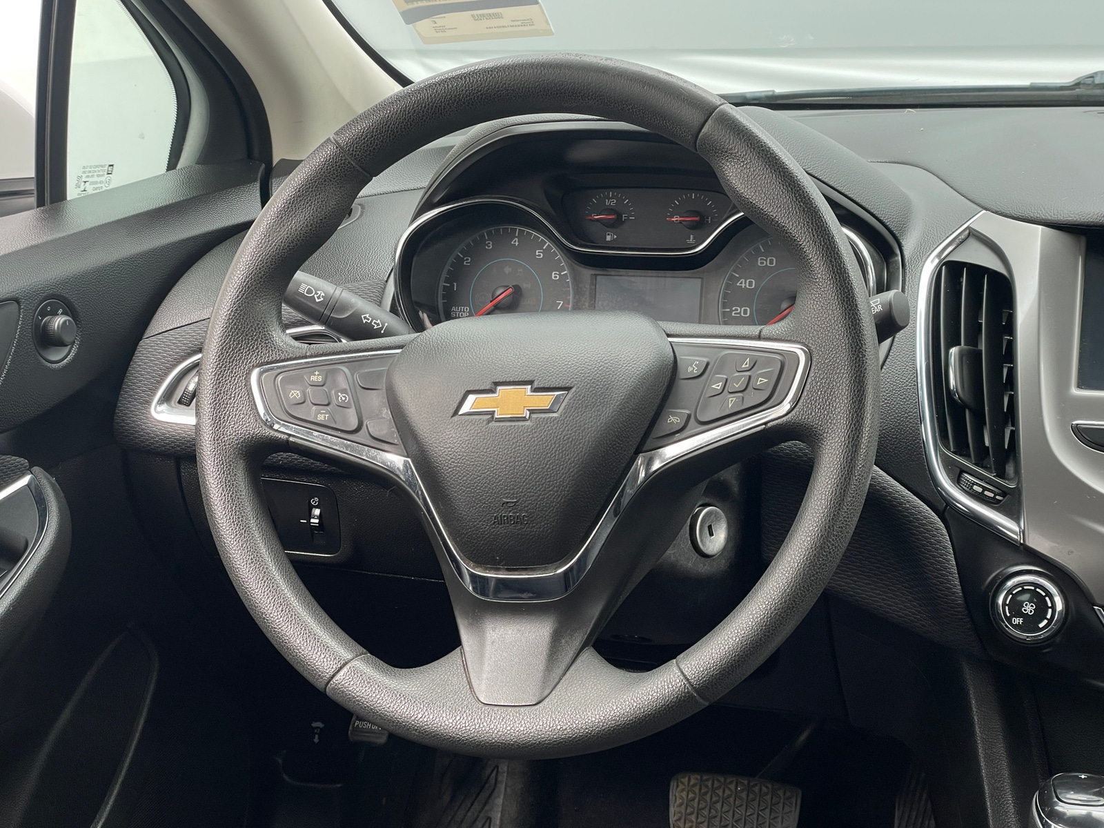 Thumbnail: 2018 Chevrolet Cruze - 5