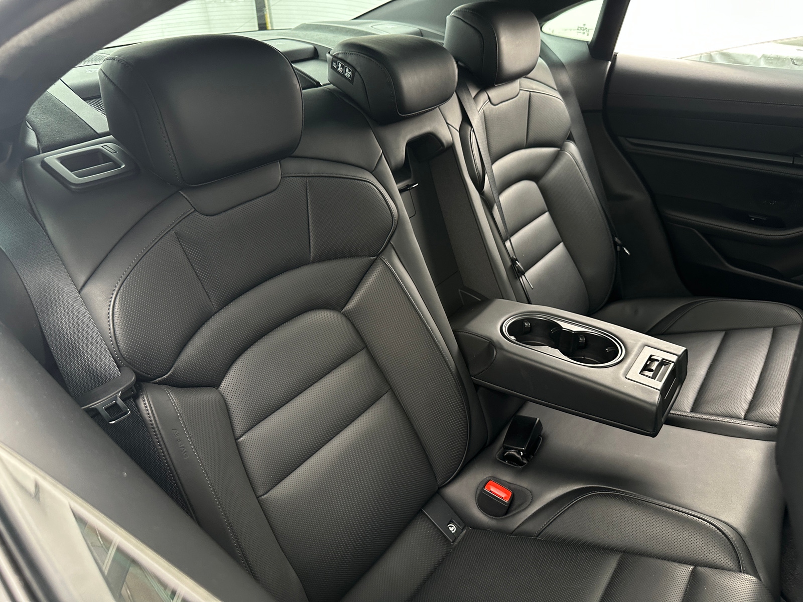 Thumbnail: 2022 Porsche Taycan - 5