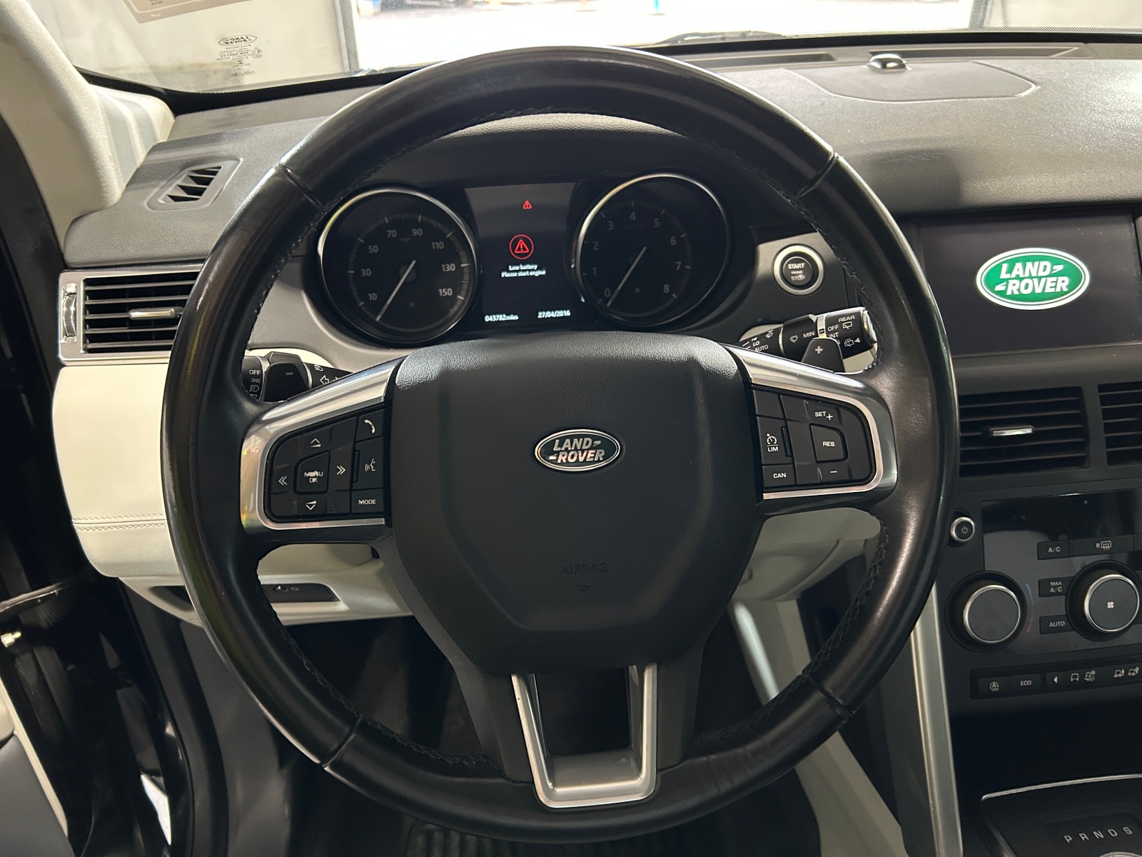 Thumbnail: 2019 Land Rover Discovery Sport - 4