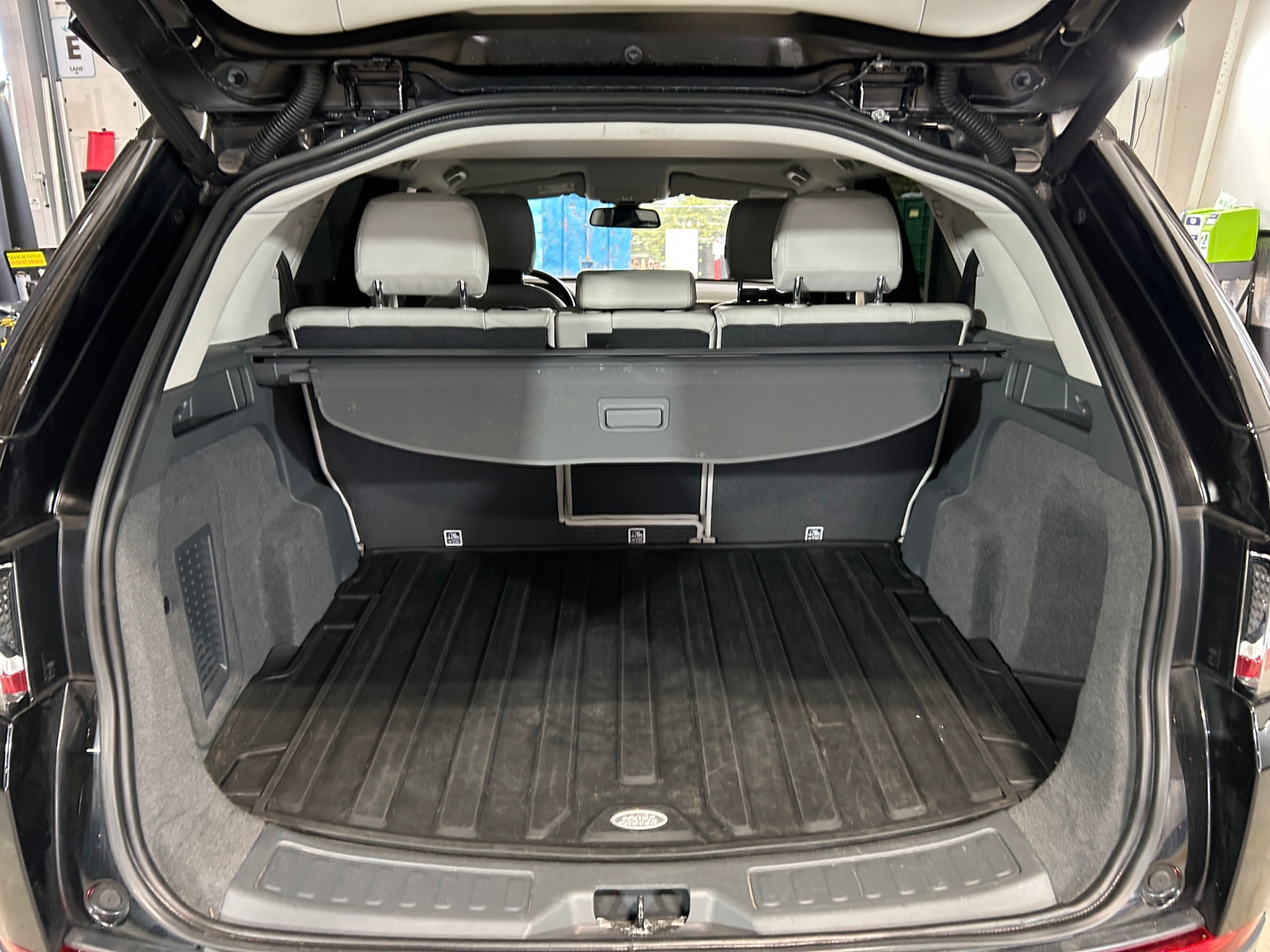 Thumbnail: 2019 Land Rover Discovery Sport - 6