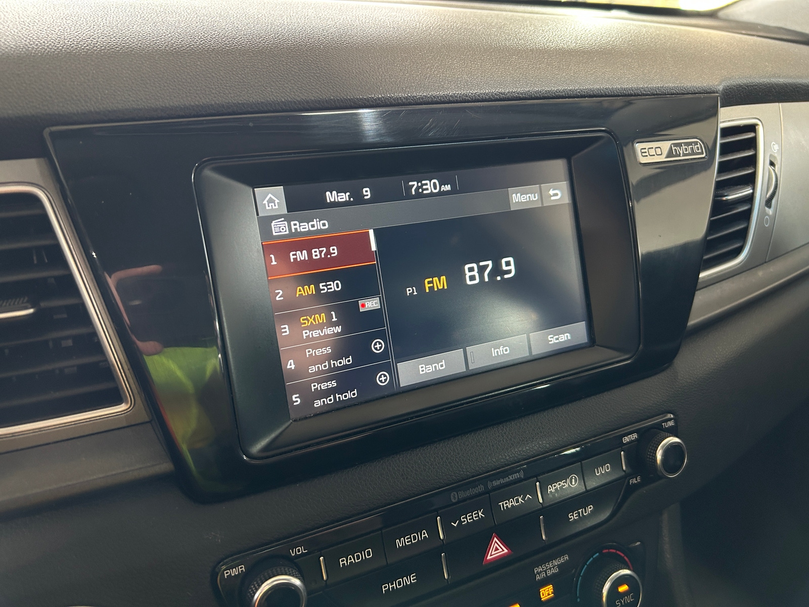 Thumbnail: 2019 Kia Niro - 4