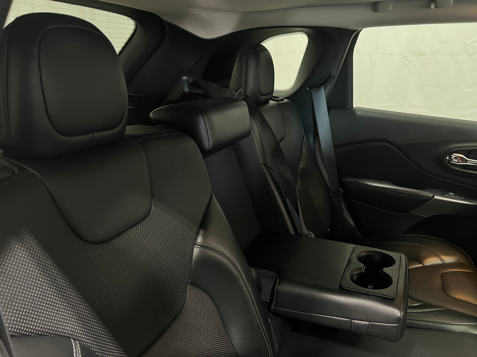 Thumbnail: 2019 Jeep Cherokee - 5