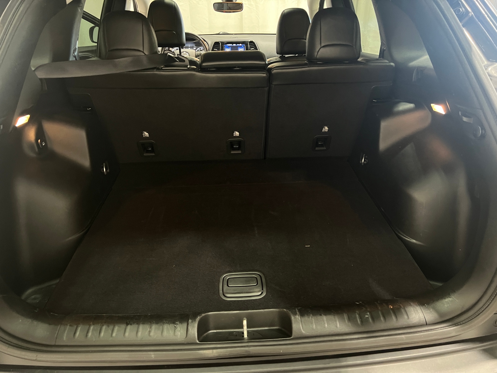 Thumbnail: 2019 Jeep Cherokee - 6