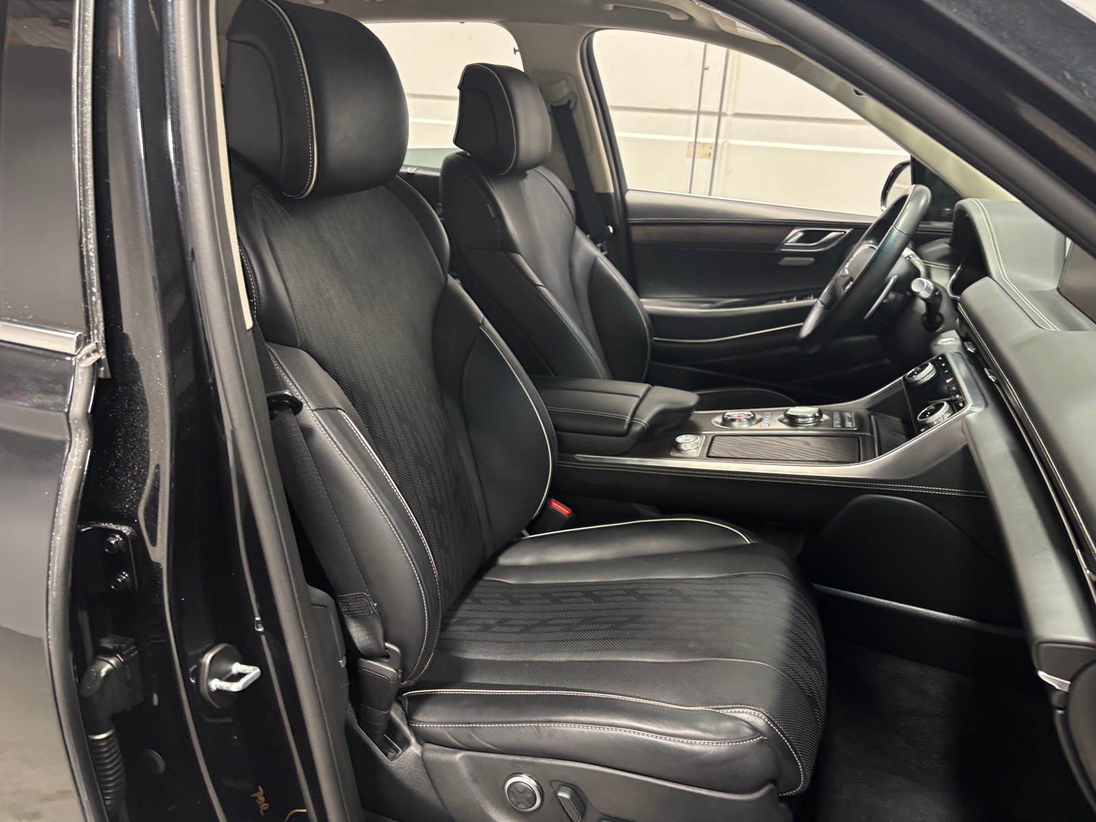 Thumbnail: 2023 Genesis GV80 - 2