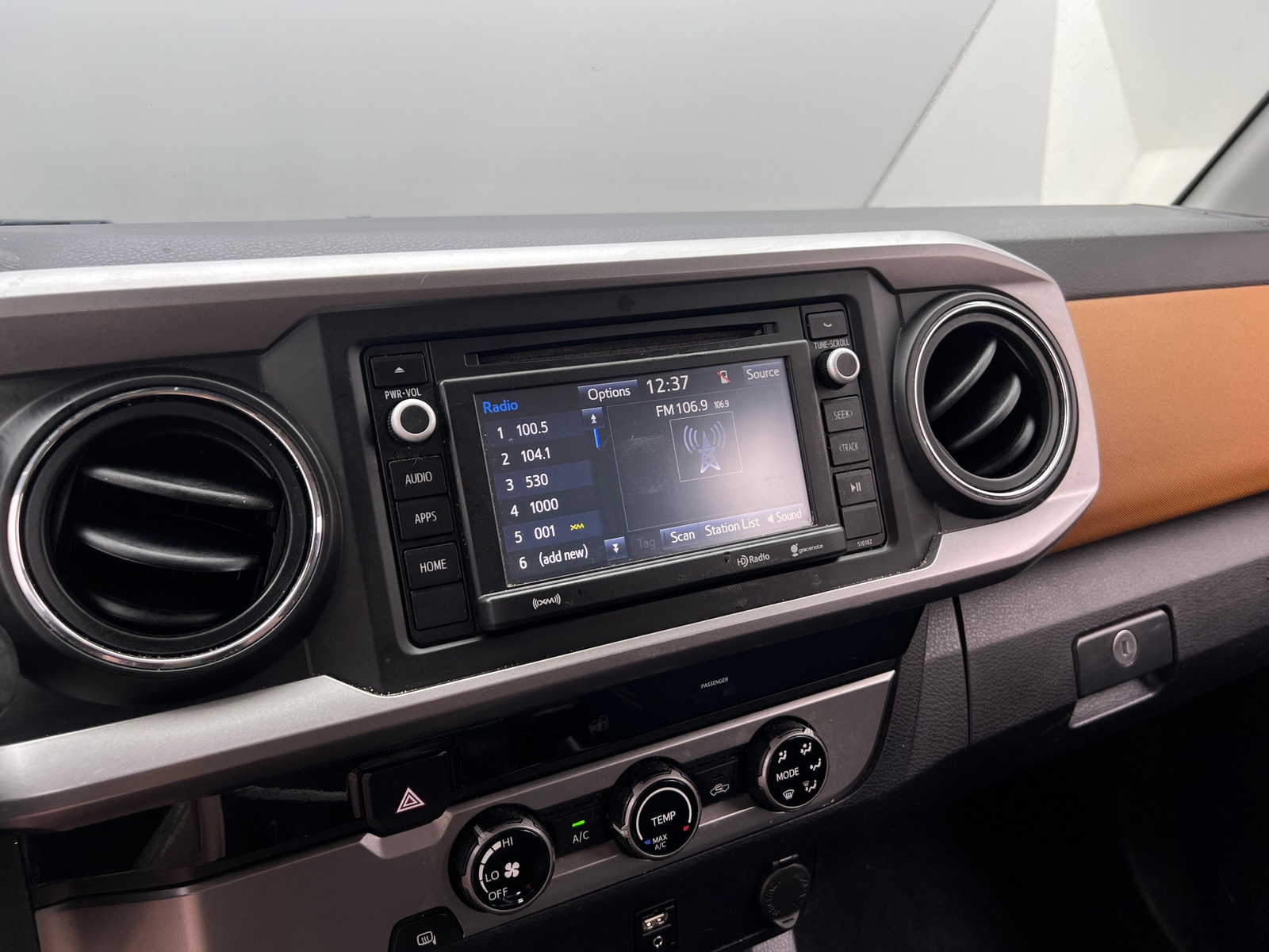 Thumbnail: 2017 Toyota Tacoma - 4