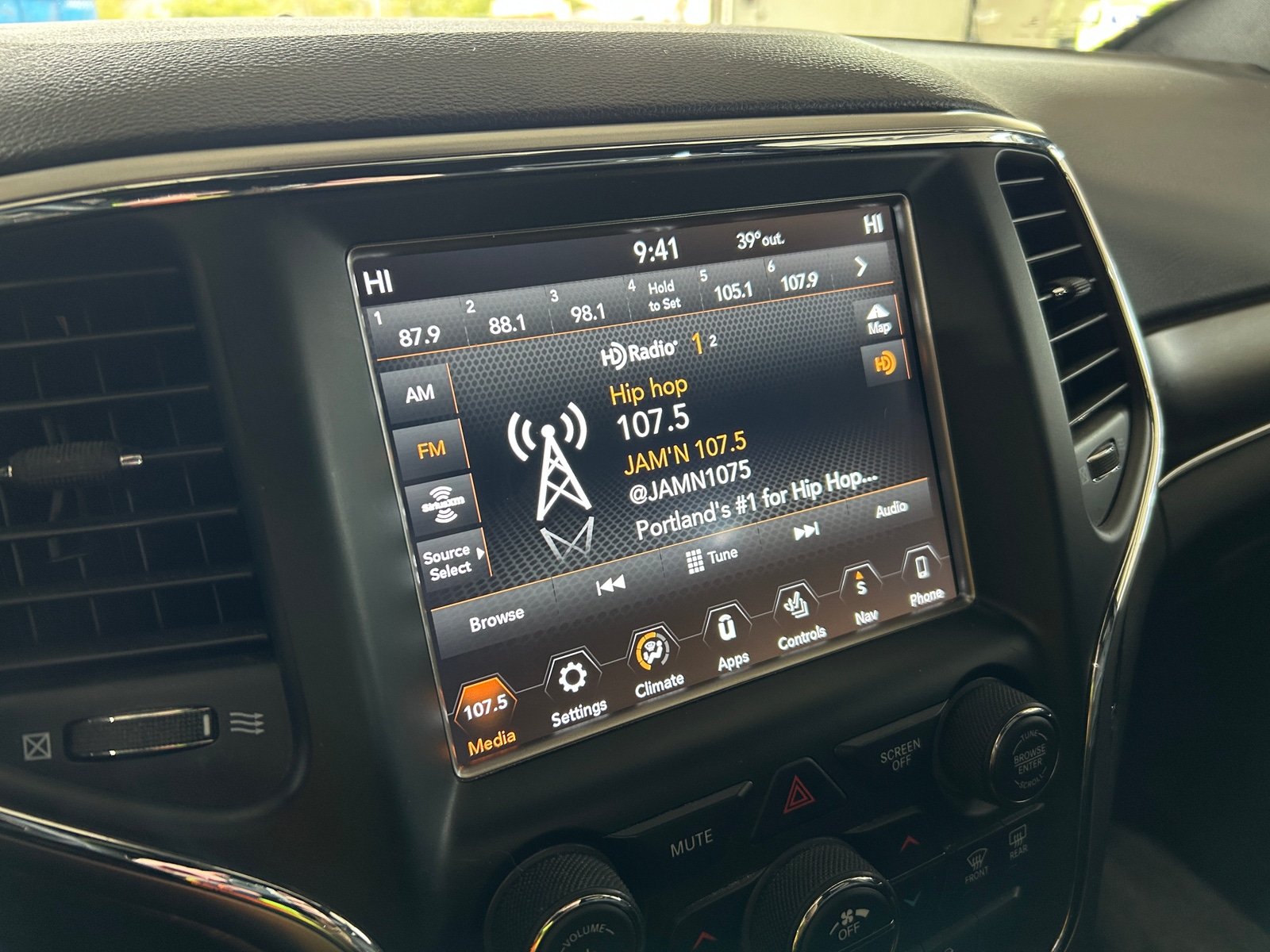 Thumbnail: 2018 Jeep Grand Cherokee - 3