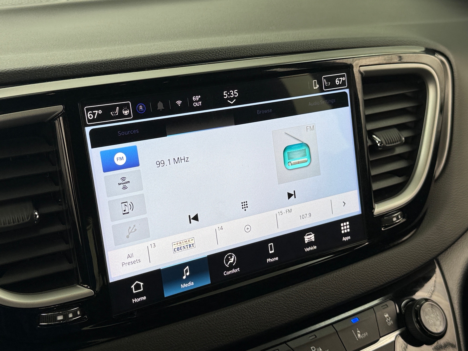 Thumbnail: 2025 Chrysler Pacifica - 3